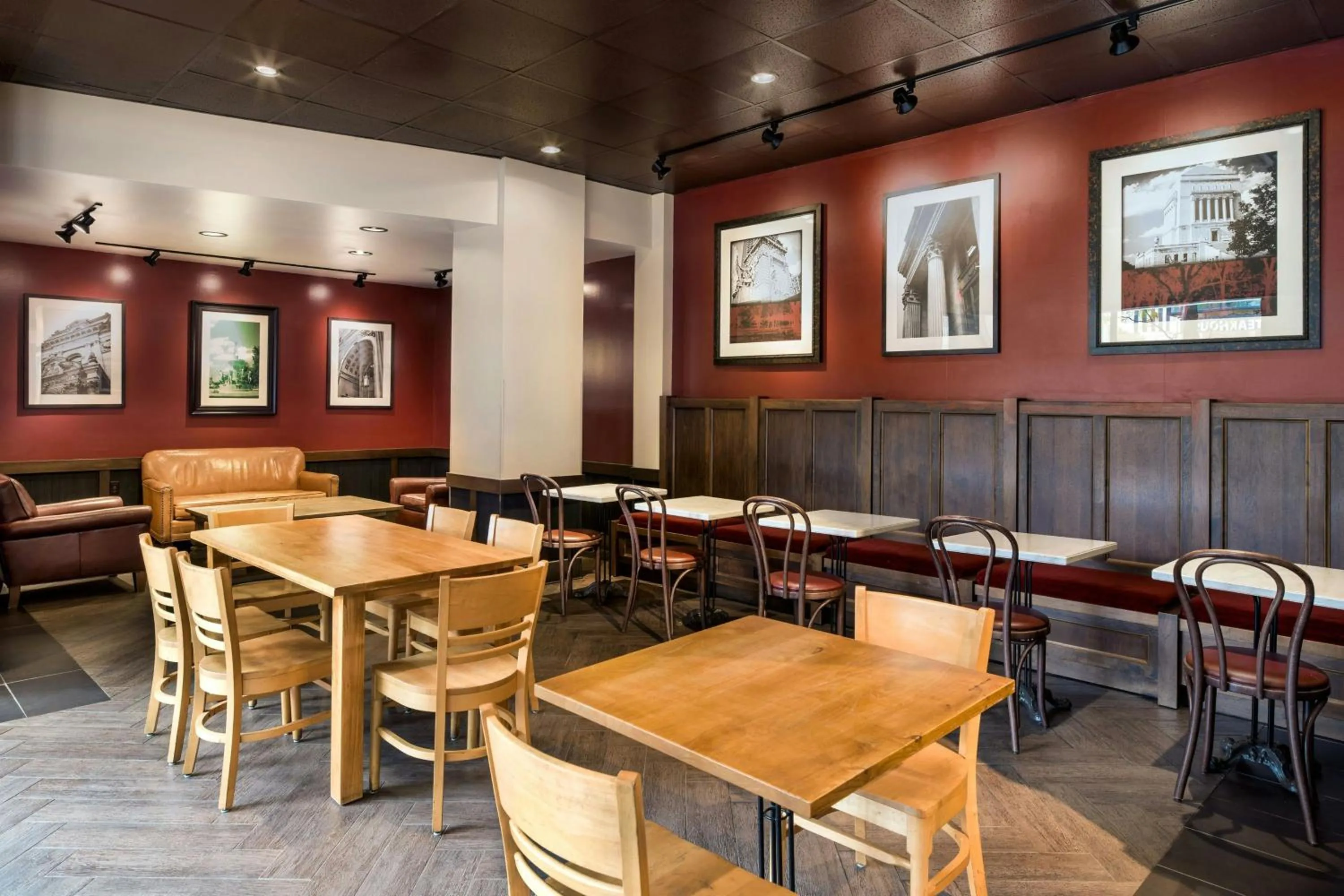 Restaurant/places to eat in Sheraton Indianapolis City Centre Hotel