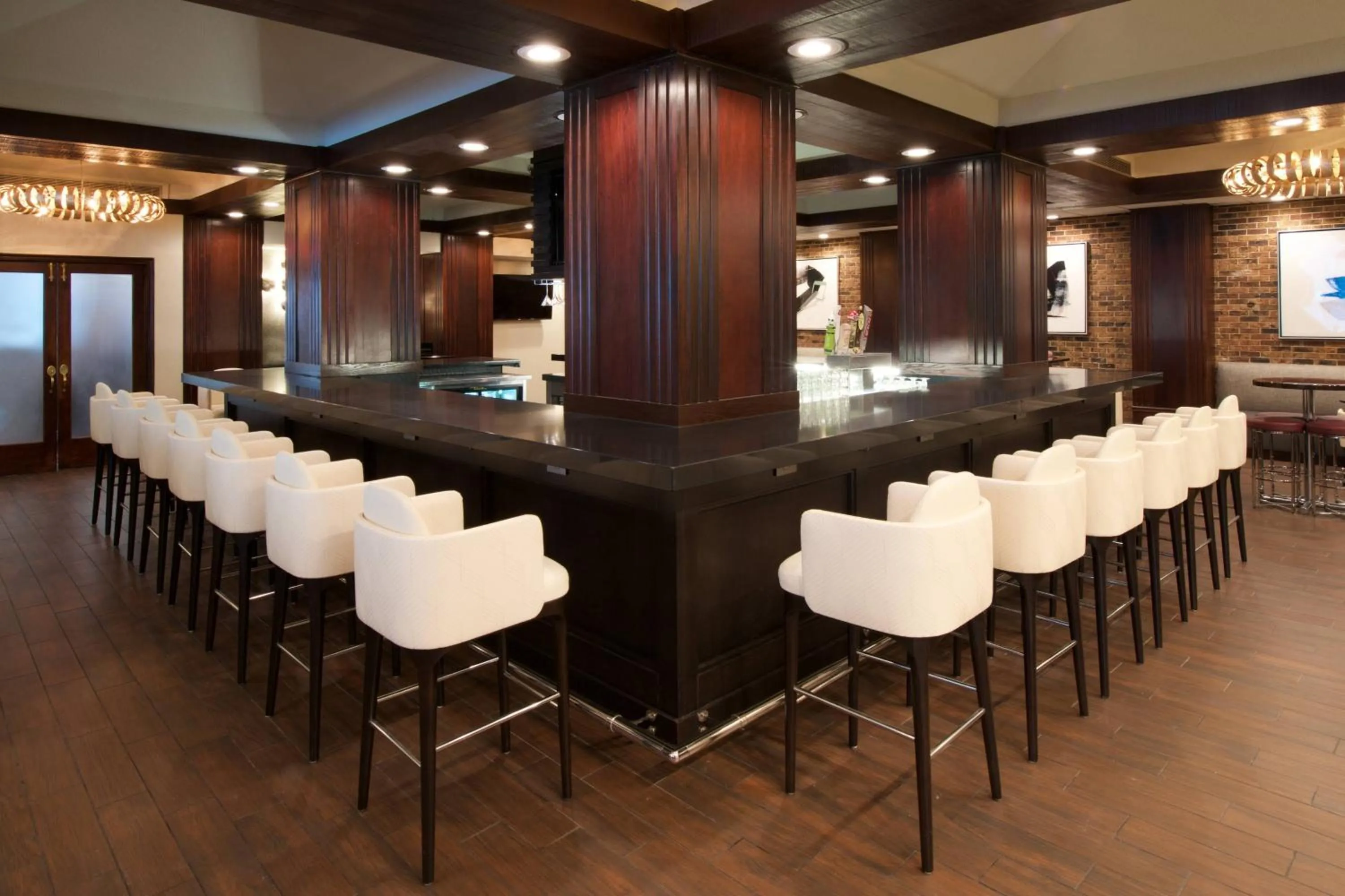 Lounge or bar in Sheraton Indianapolis City Centre Hotel