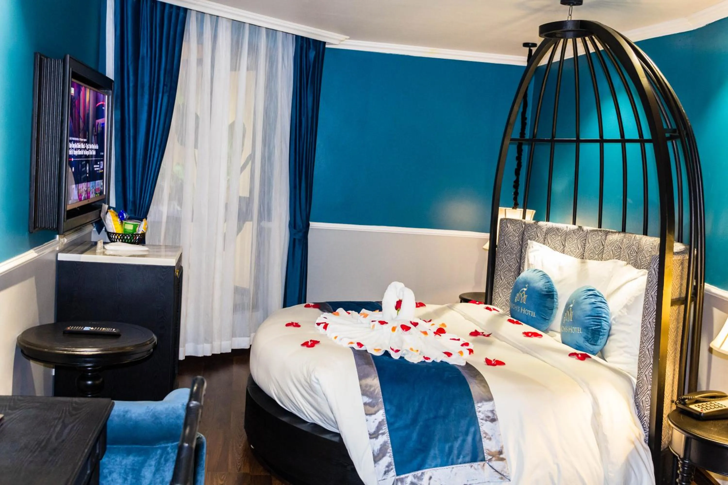 Bed in Michi's hotel laocai