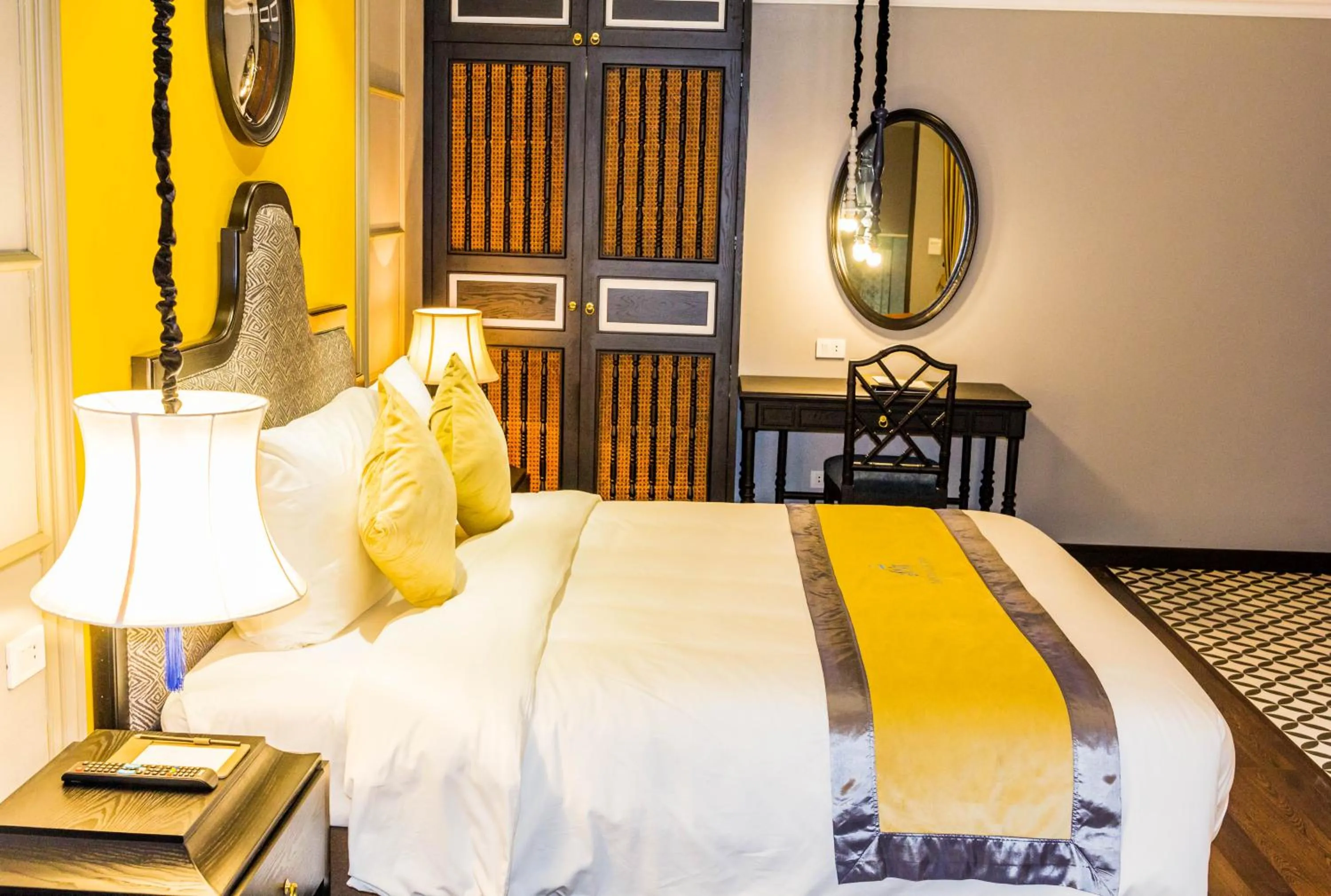 Bed in Michi's hotel laocai