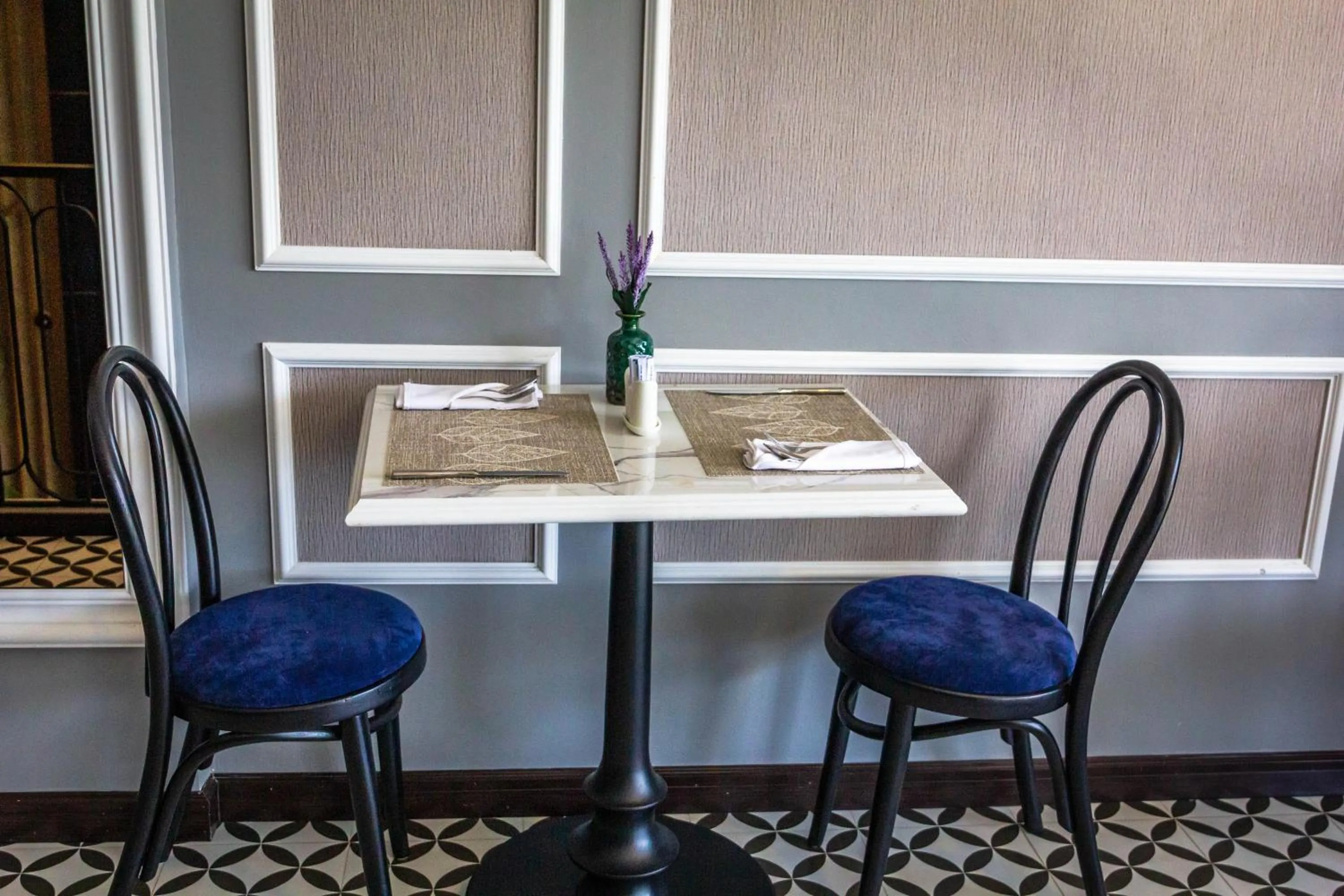 Breakfast in Michi's hotel laocai