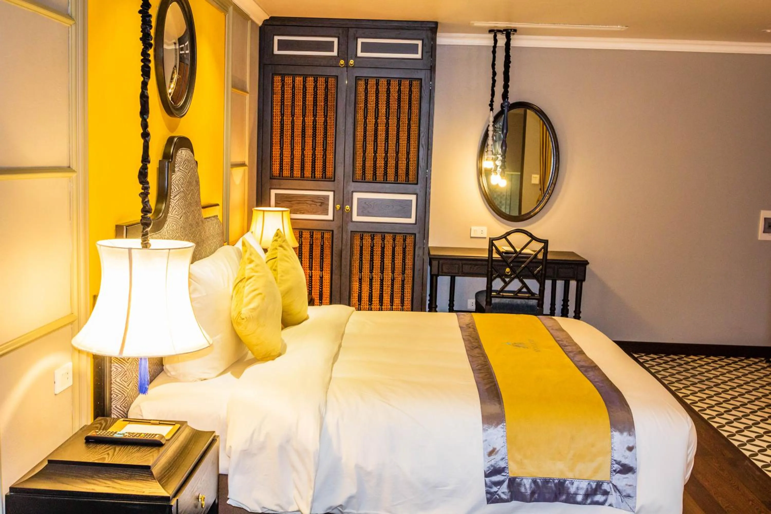 Bed in Michi's hotel laocai