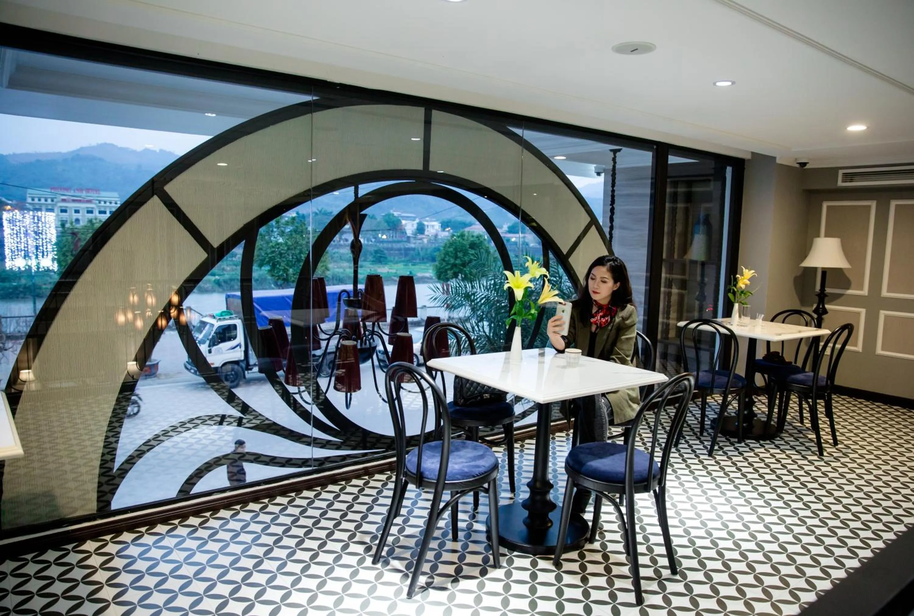 Restaurant/places to eat in Michi's hotel laocai