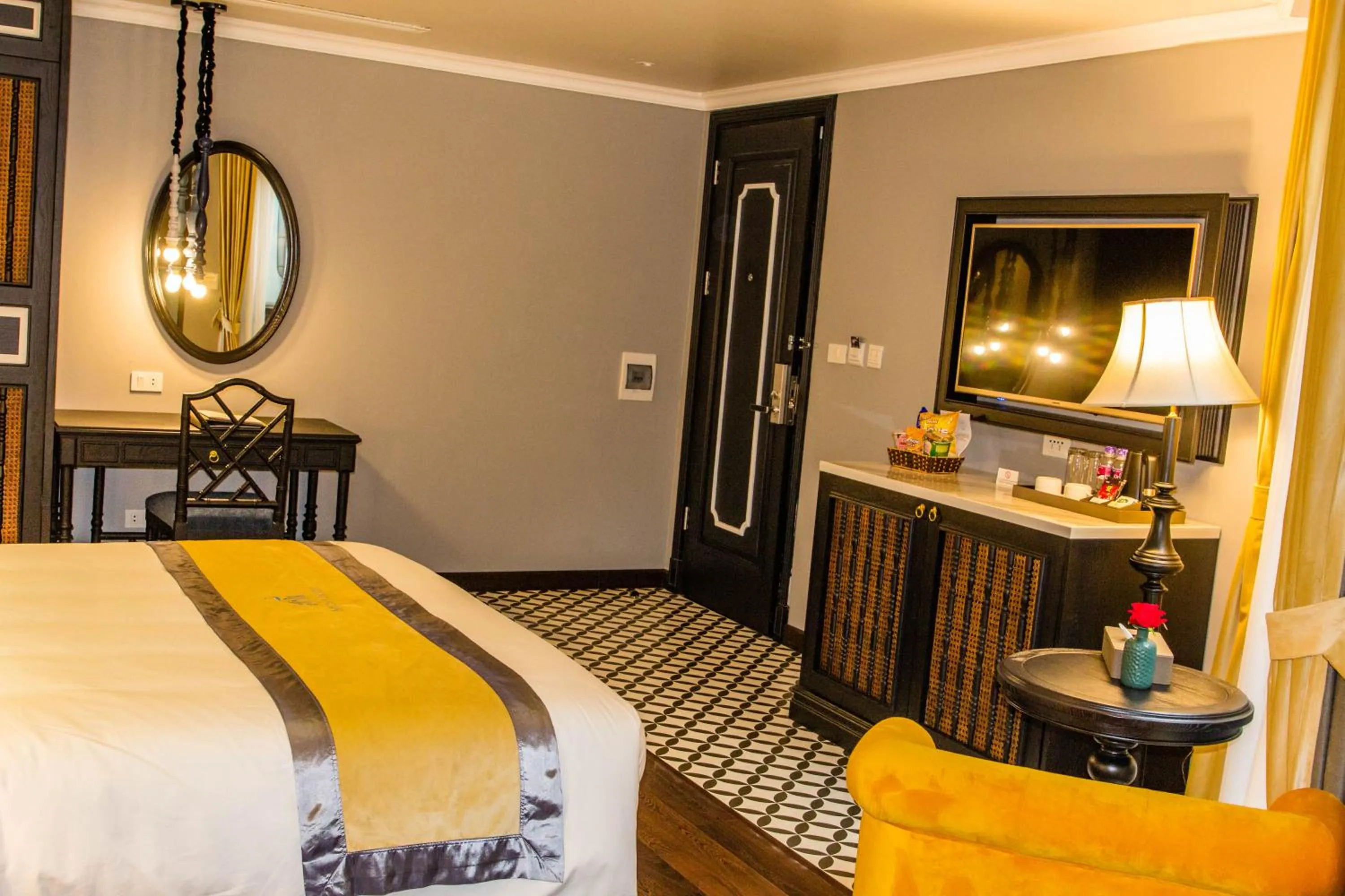 Bed in Michi's hotel laocai