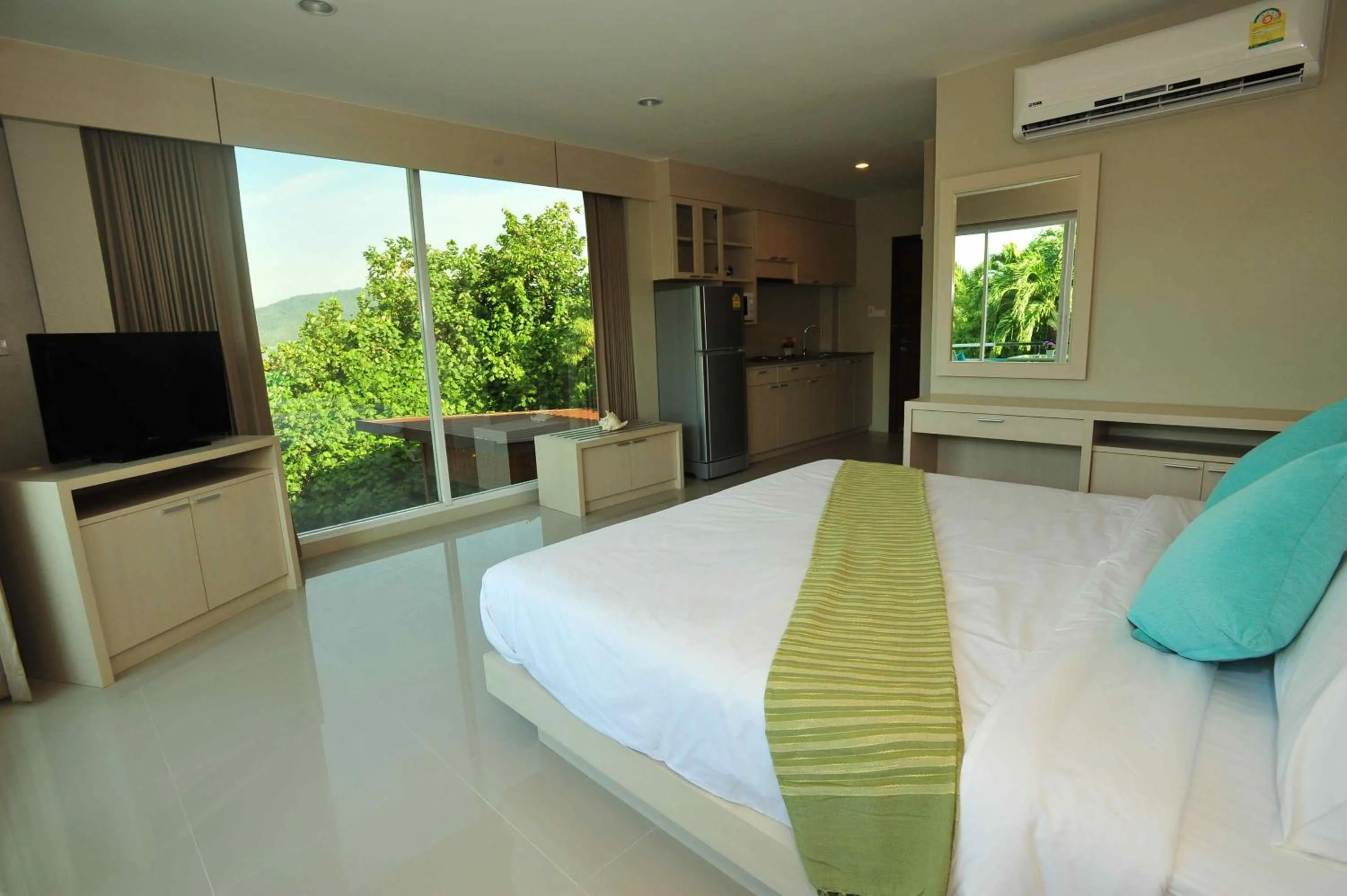 Photo of the whole room, Bed in Chalong Beach Front Residence
