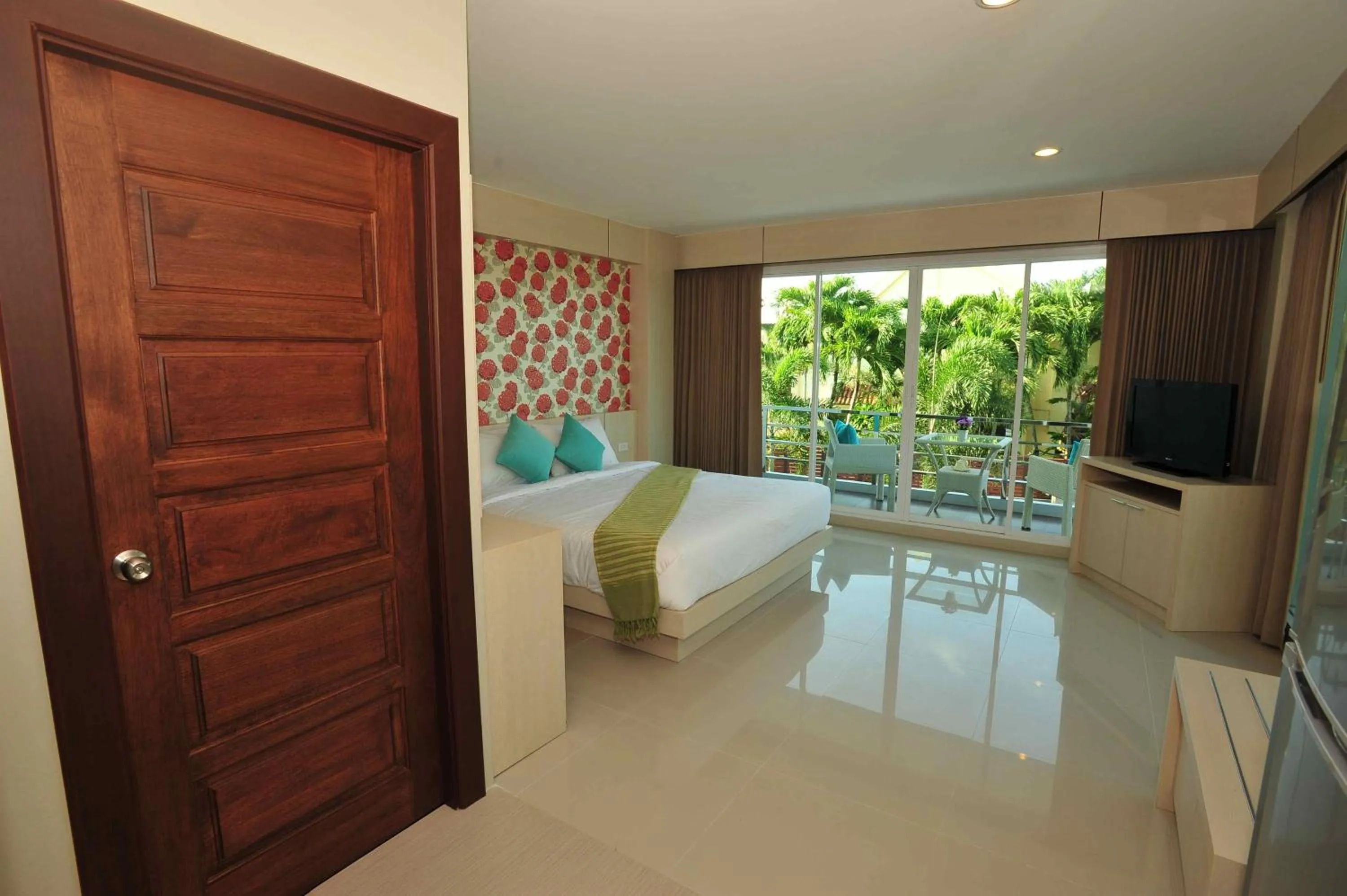Photo of the whole room, Bed in Chalong Beach Front Residence