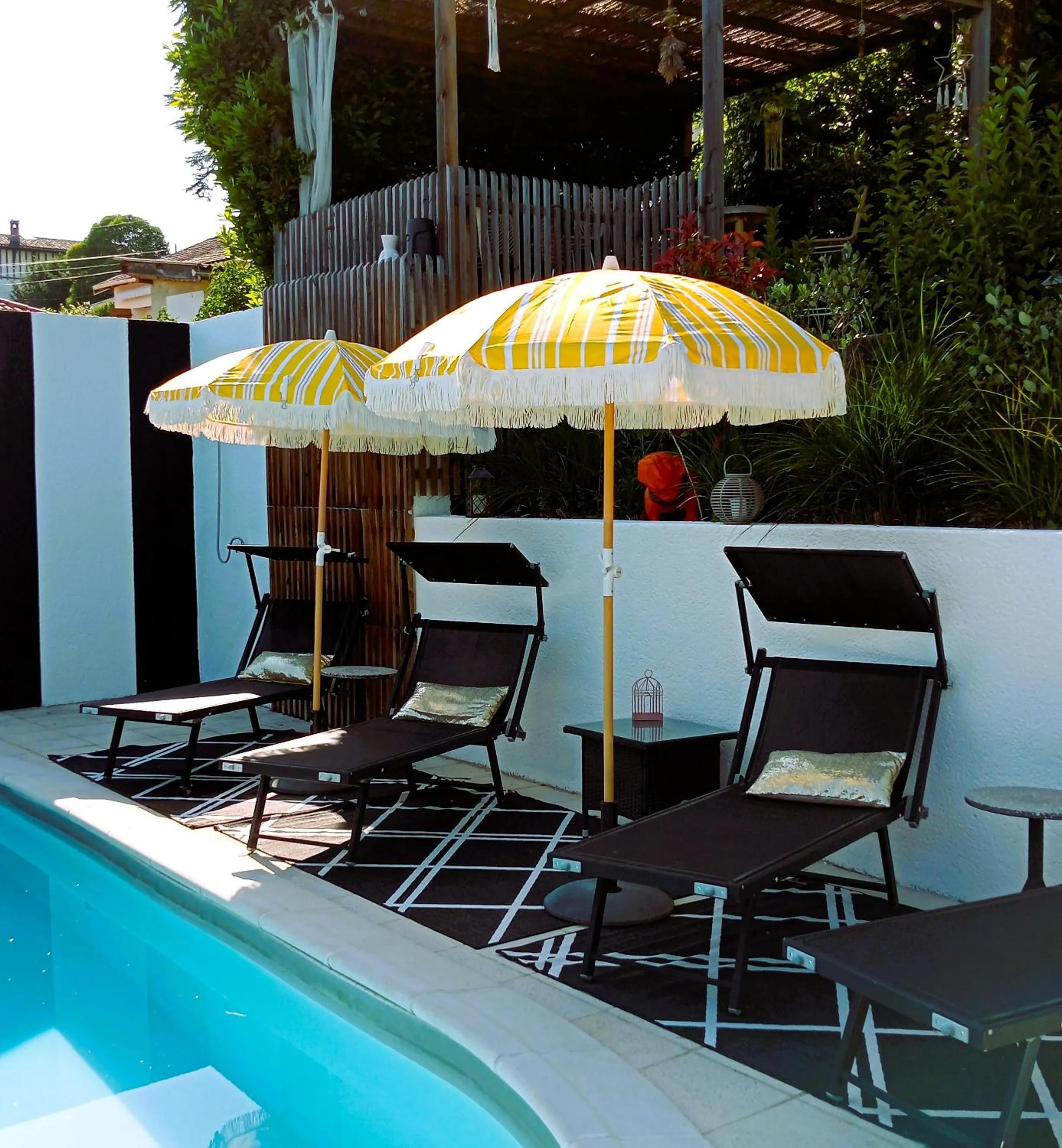 Pool view in Quand la ville dort