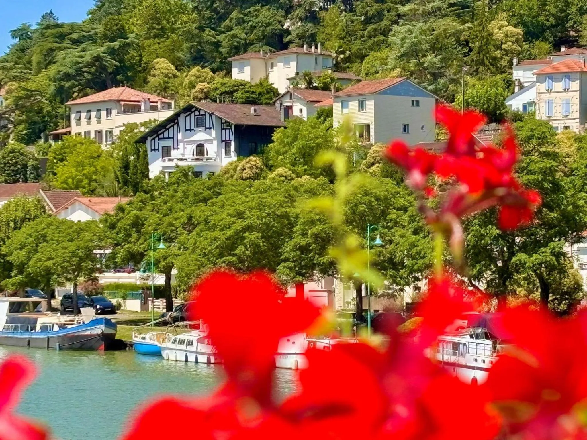 View (from property/room) in Quand la ville dort