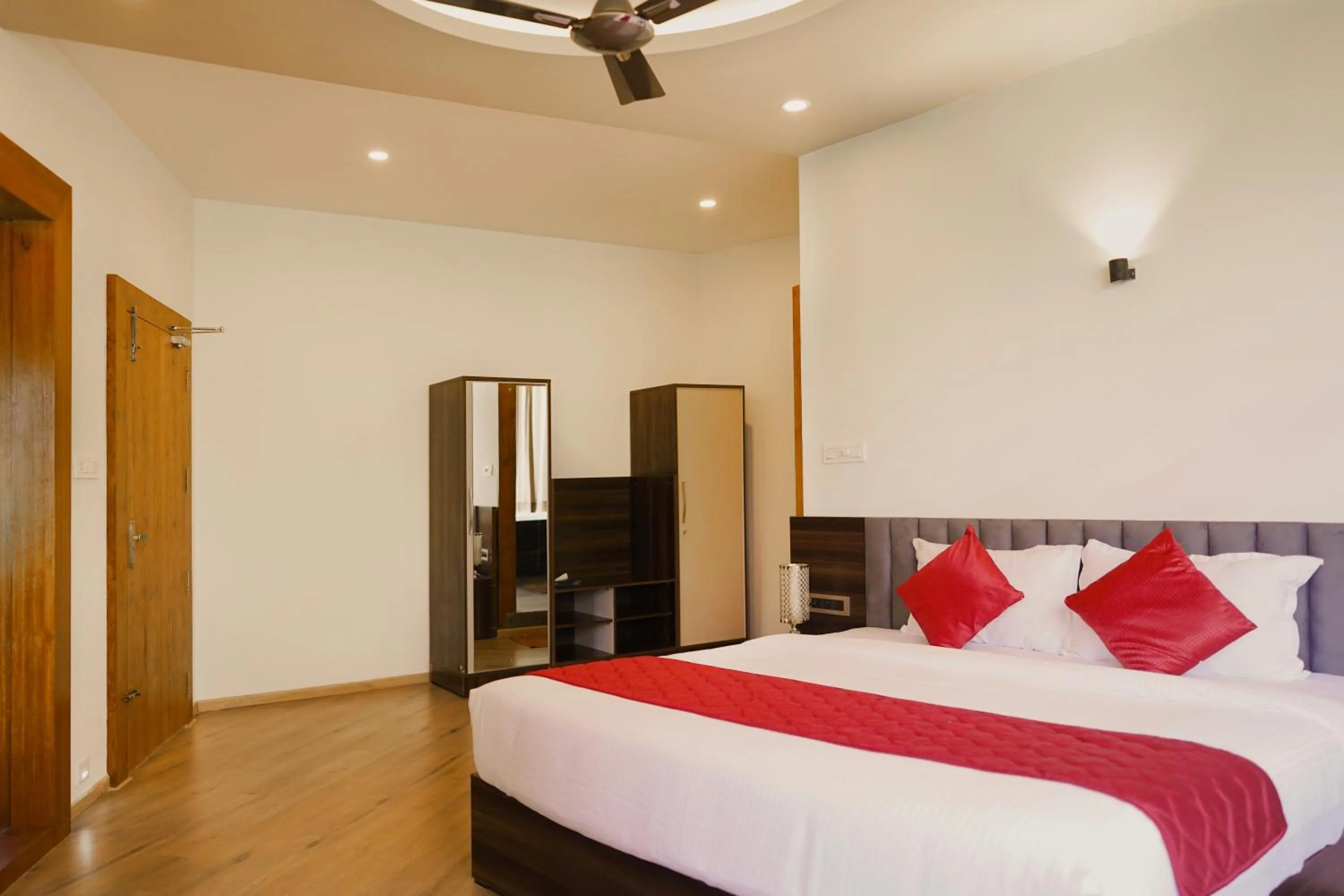 Bedroom, Bed in Kuruva Island Resort And Spa - By KABINI BREEZE