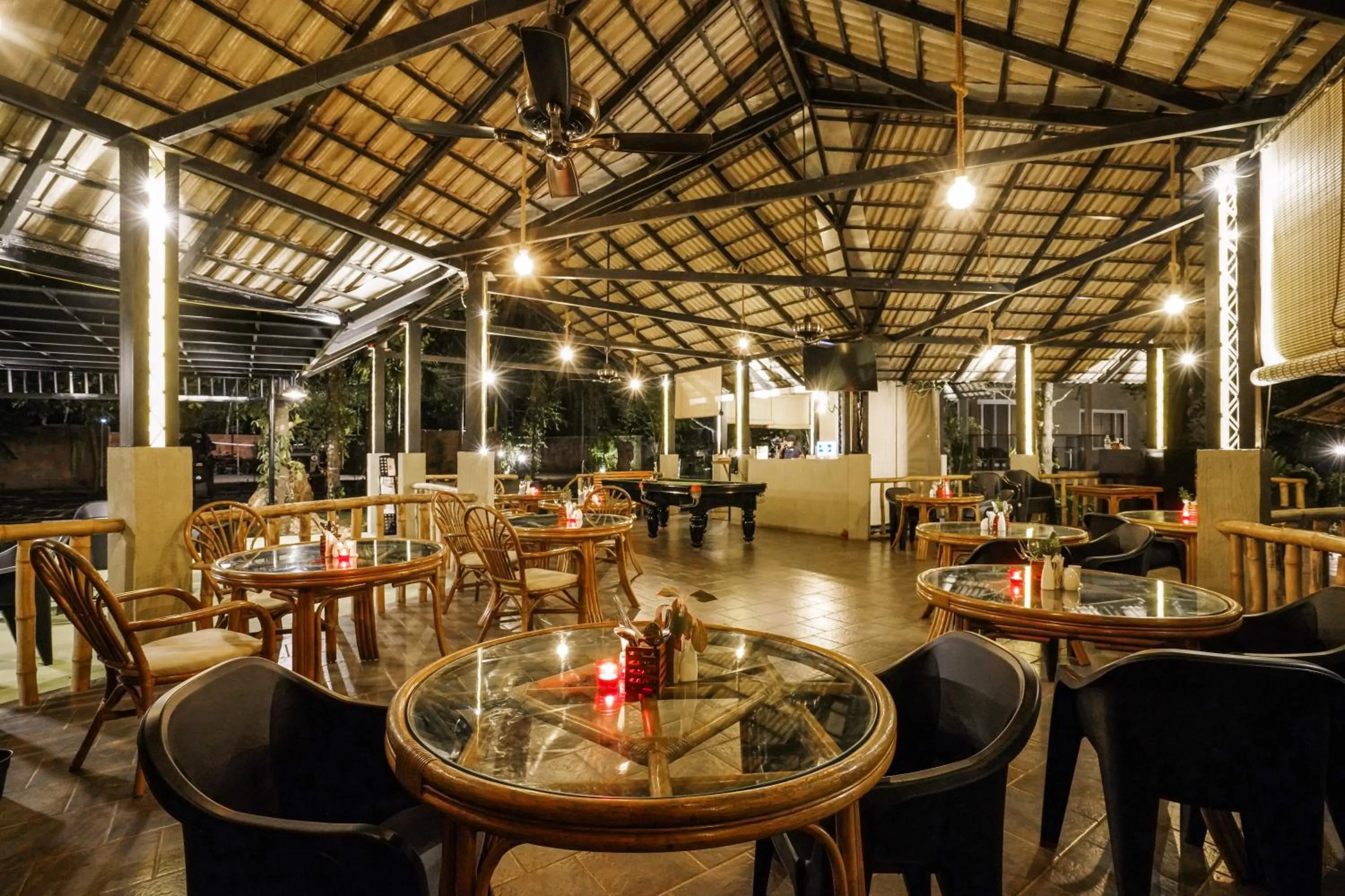 Restaurant/places to eat in Kuruva Island Resort And Spa - By KABINI BREEZE