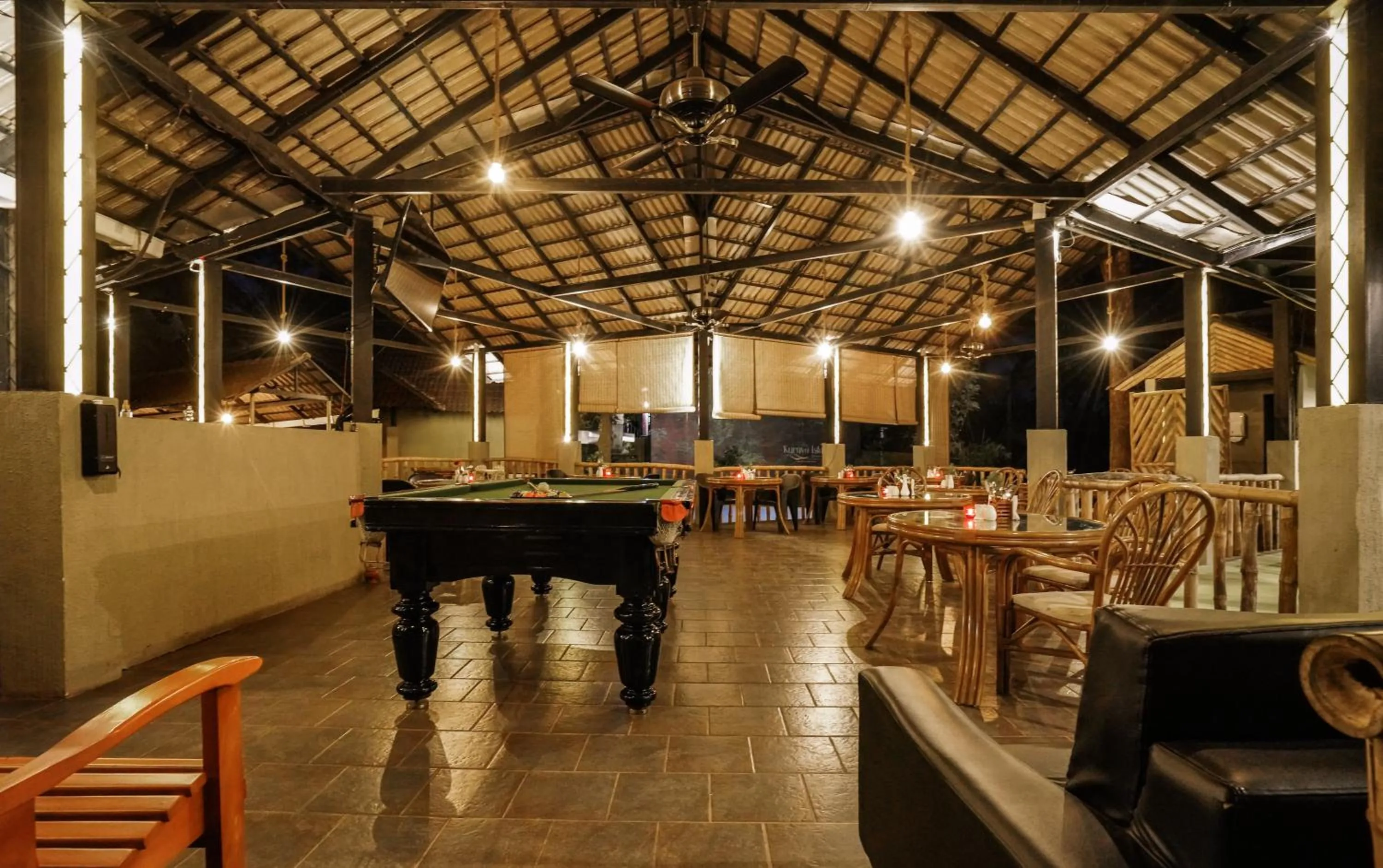 Restaurant/places to eat in Kuruva Island Resort And Spa - By KABINI BREEZE