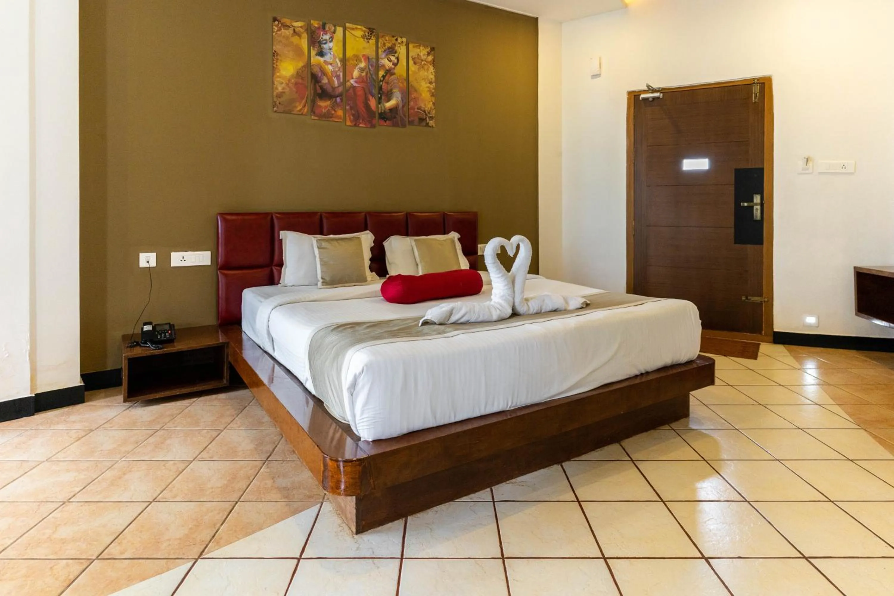 Bedroom, Bed in Kuruva Island Resort And Spa - By KABINI BREEZE