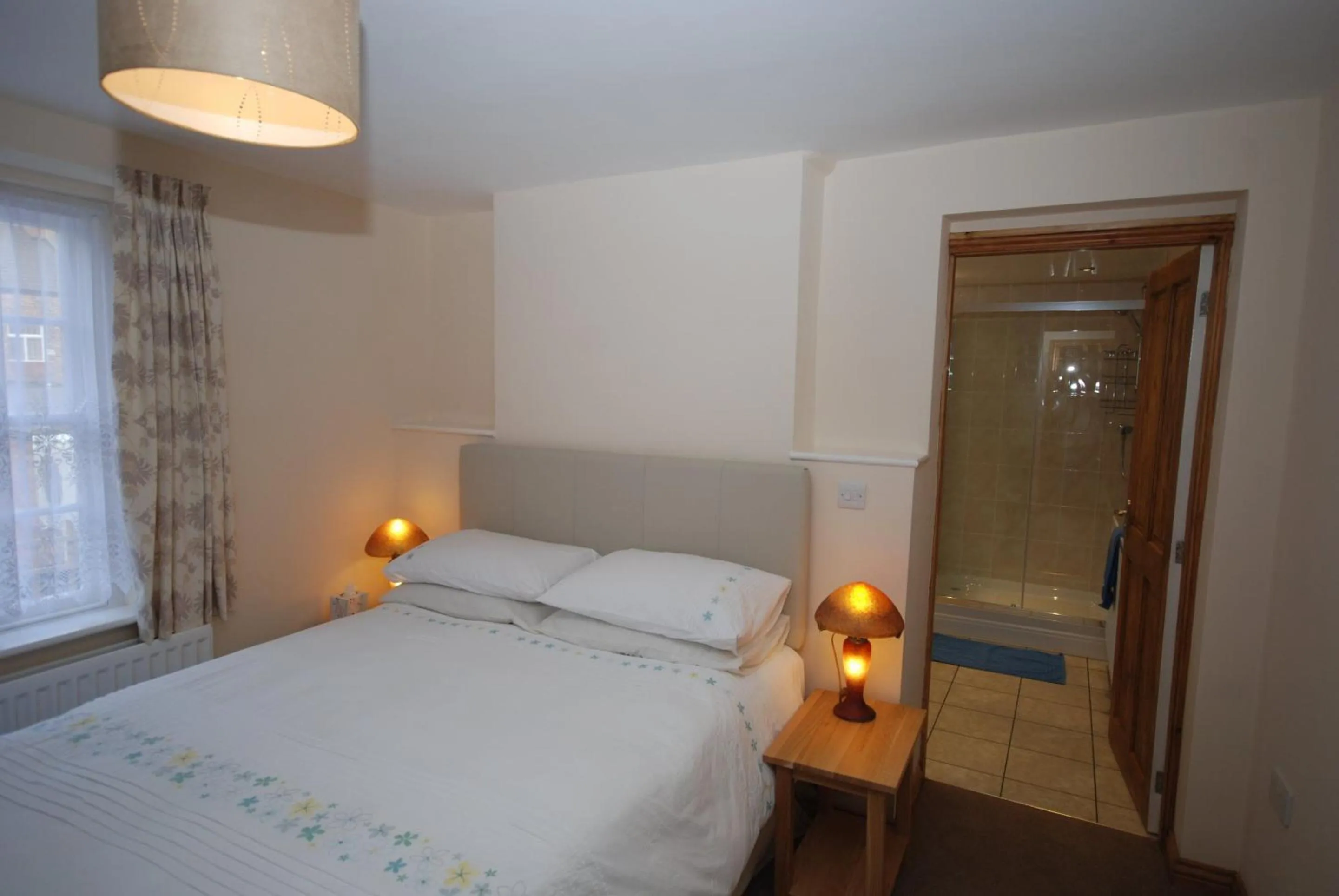 Bedroom, Bed in Saltburn Holidays Bluebell Cottage