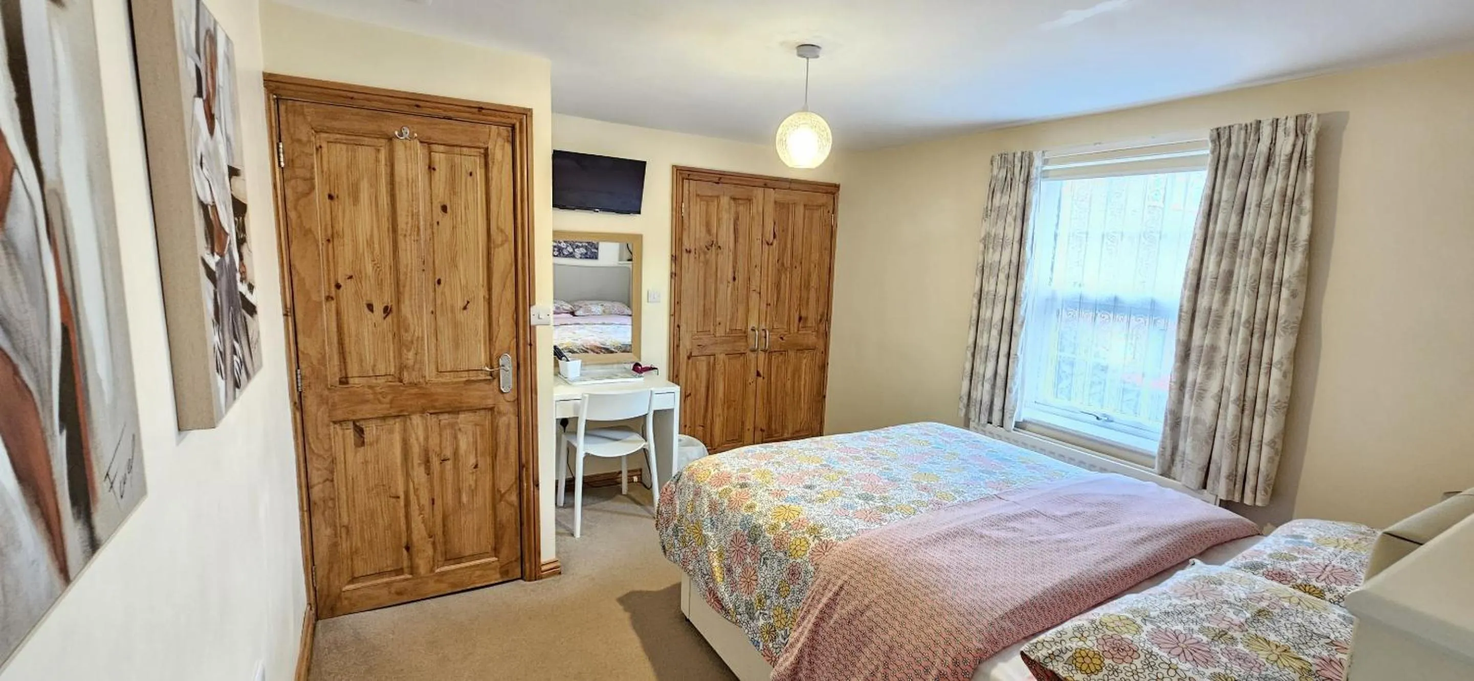 Bedroom, Bed in Saltburn Holidays Bluebell Cottage