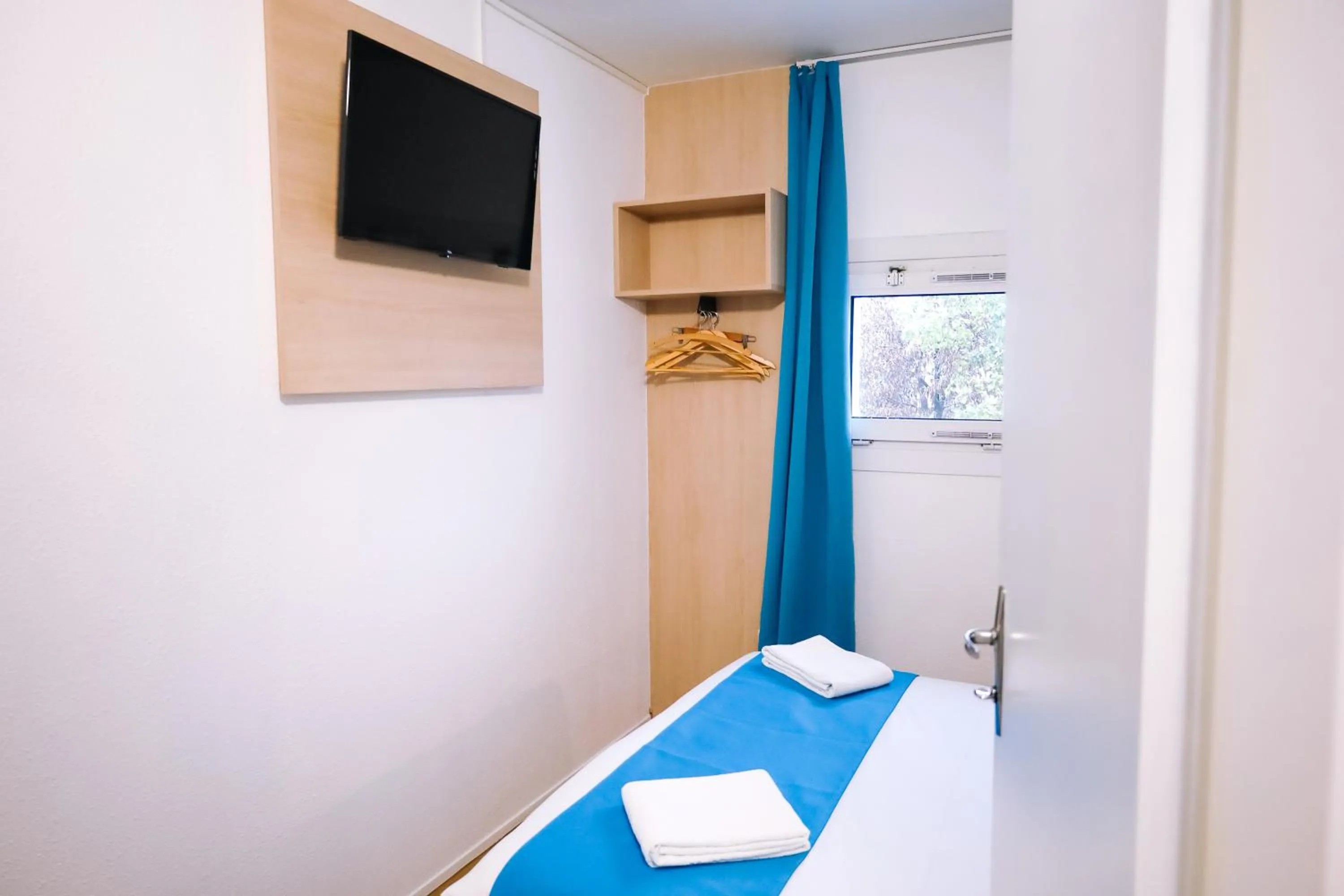 TV and multimedia, TV/Entertainment Center in Kyriad Direct Chilly-Mazarin