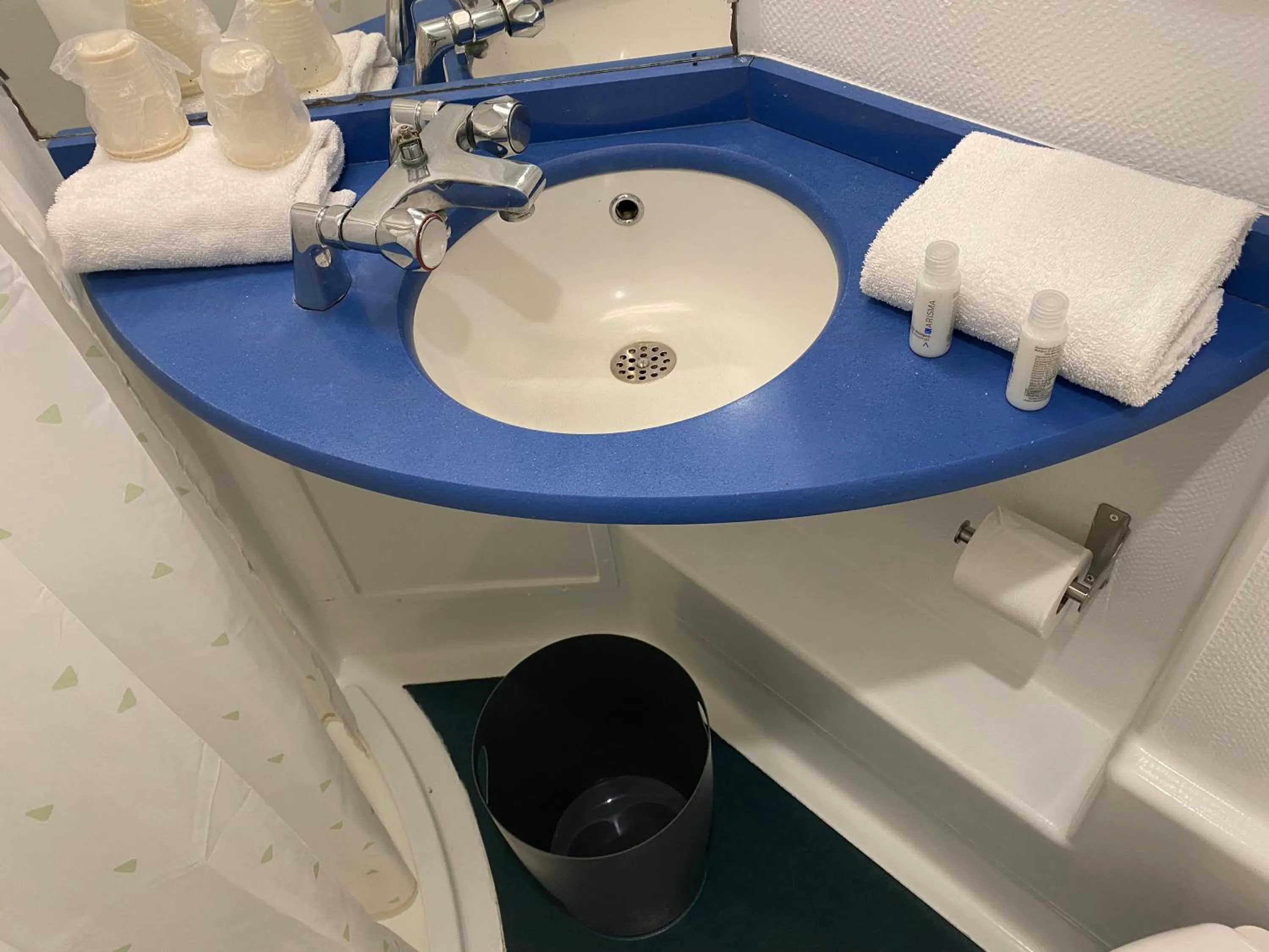 Bathroom in Kyriad Direct Chilly-Mazarin