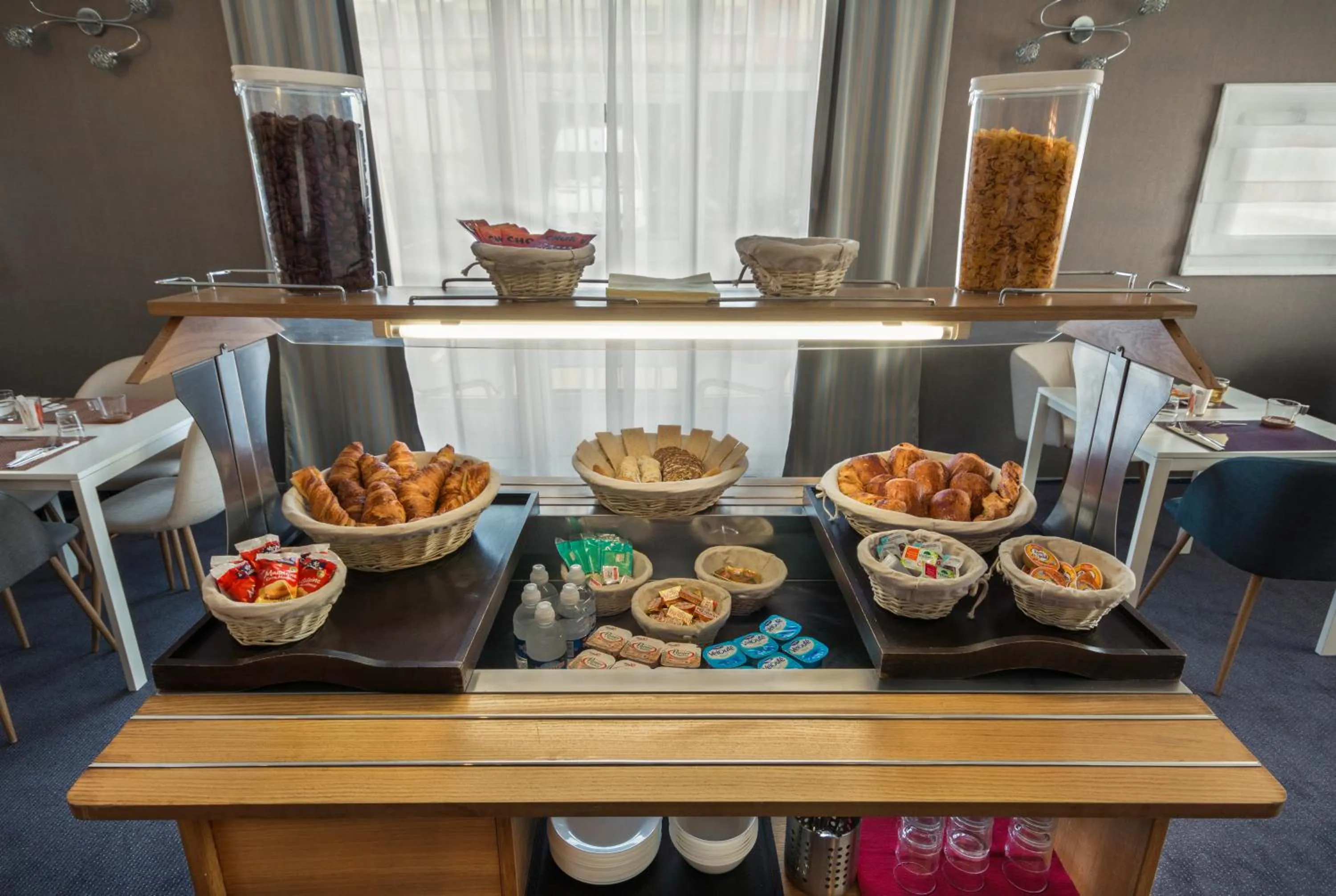 Staff in Kyriad Direct Chilly-Mazarin