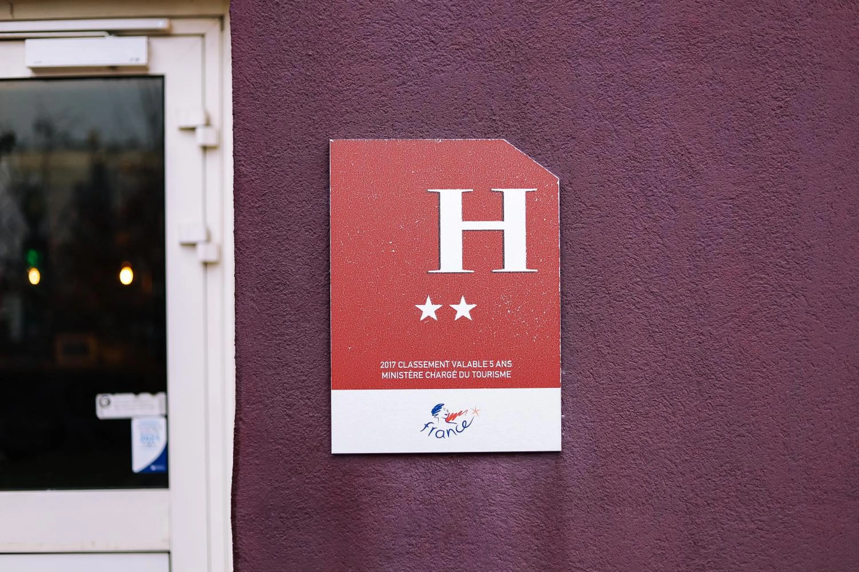 Logo/Certificate/Sign in Kyriad Direct Chilly-Mazarin