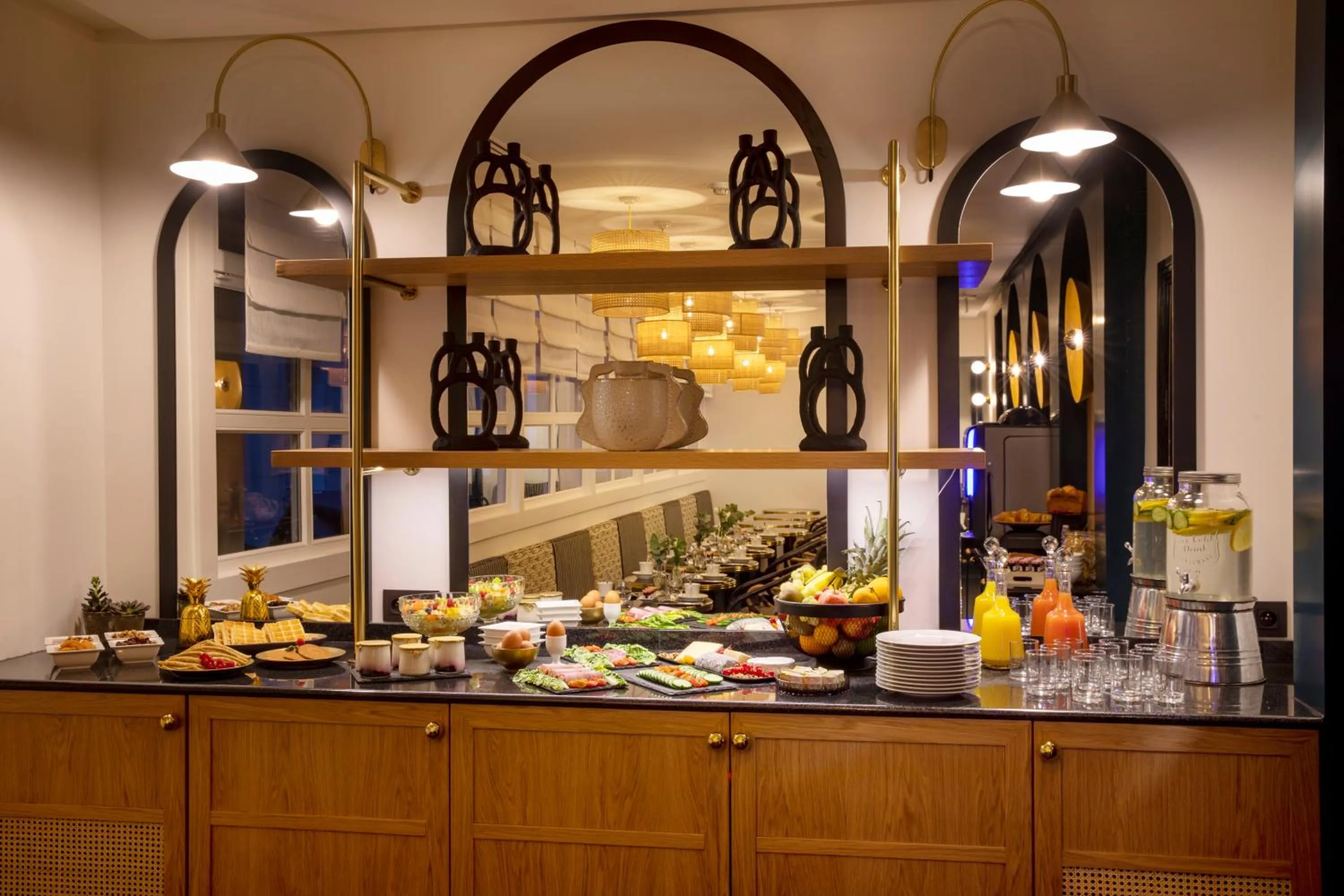 Buffet breakfast in Grand Hôtel Chicago