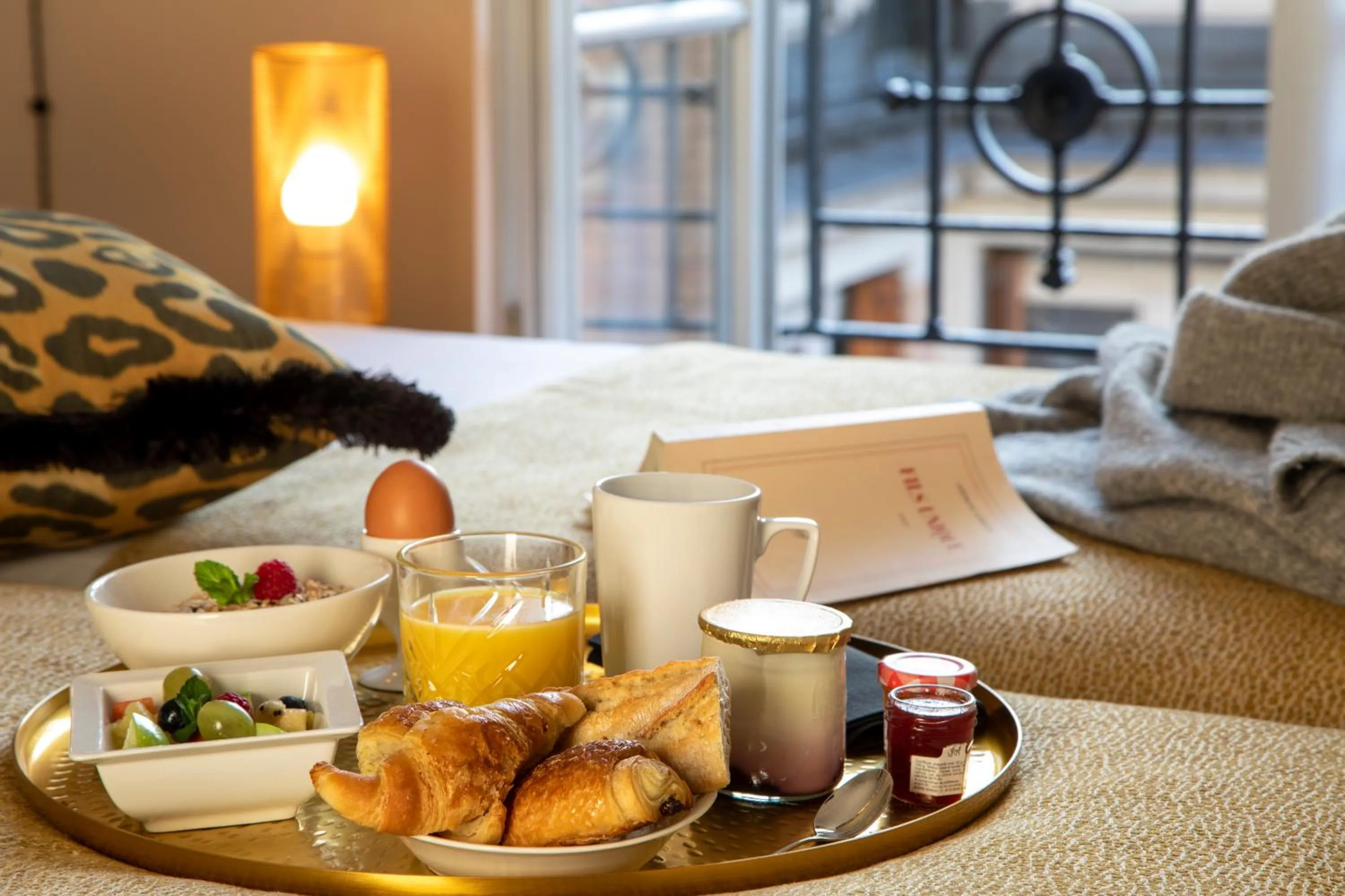 Continental breakfast, Bed in Grand Hôtel Chicago