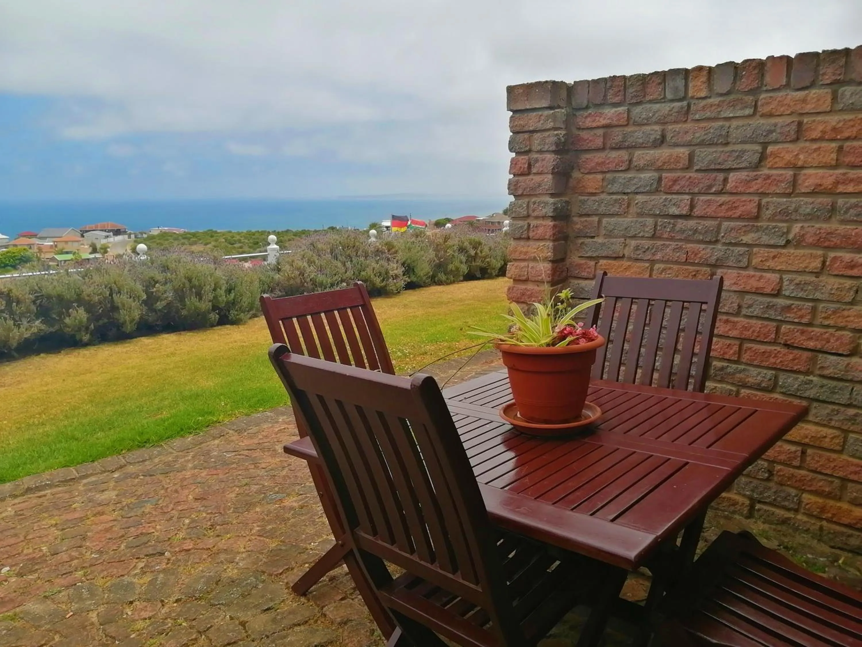 Patio in Amzee Bokmakierie Guest House