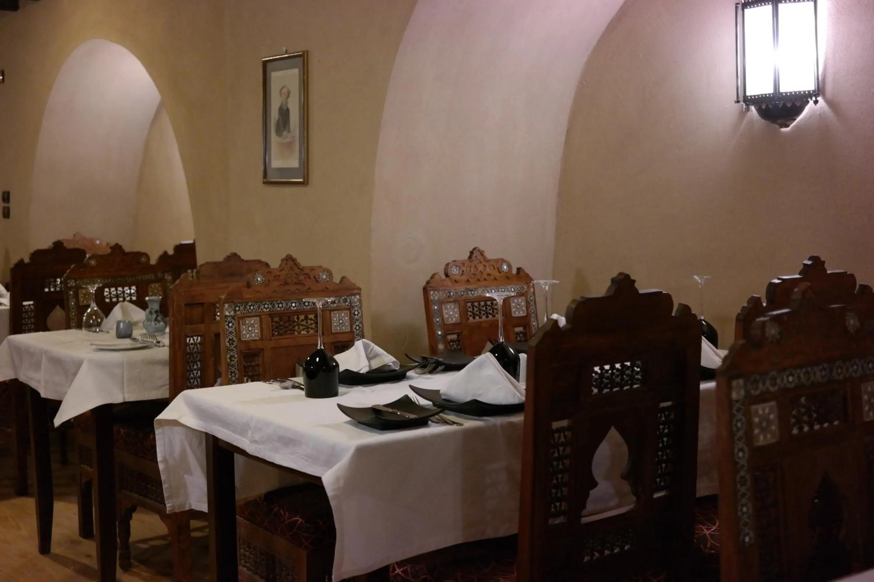 Restaurant/places to eat in Djorff Palace