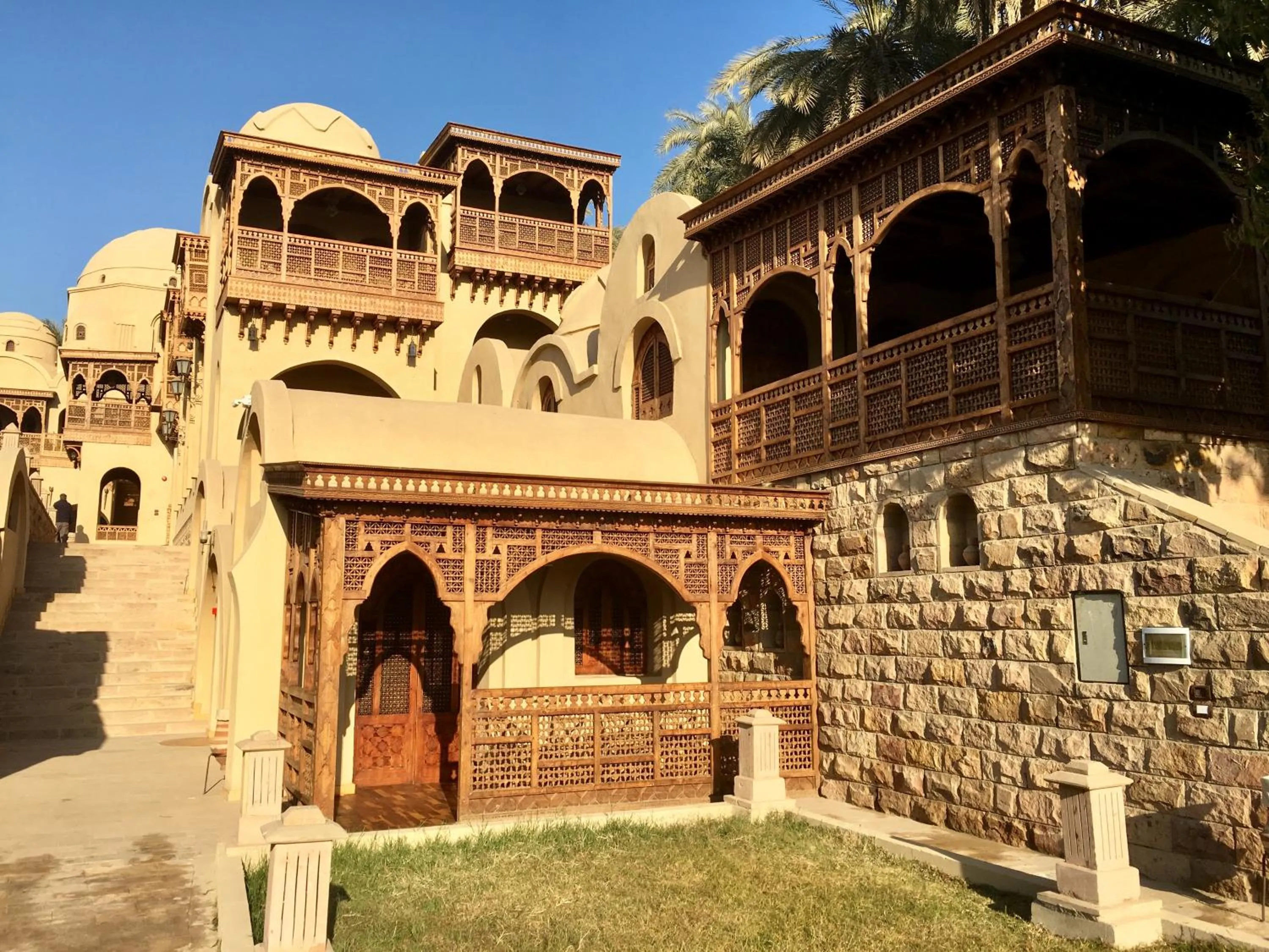 Facade/entrance in Djorff Palace