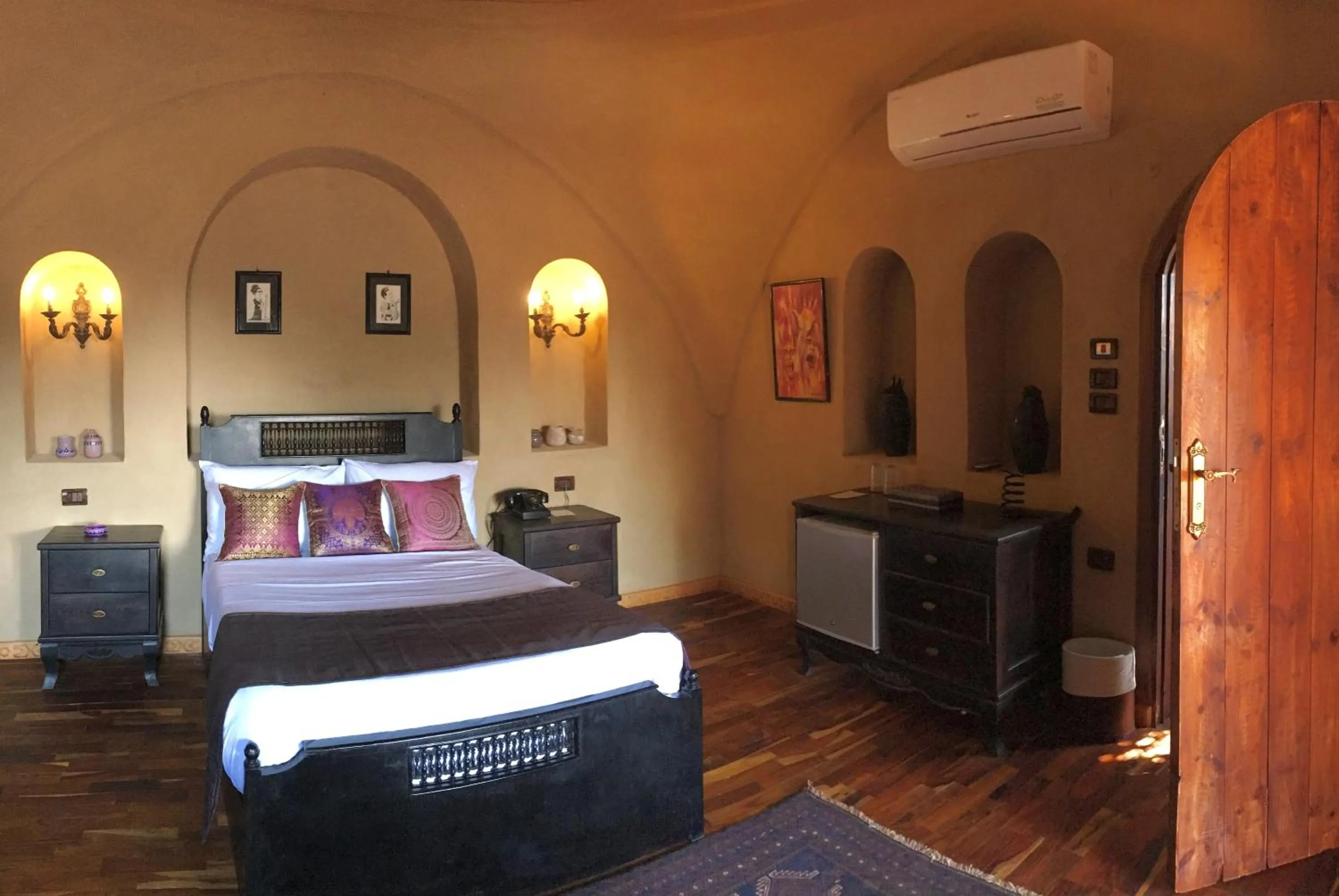 Bedroom, Bed in Djorff Palace