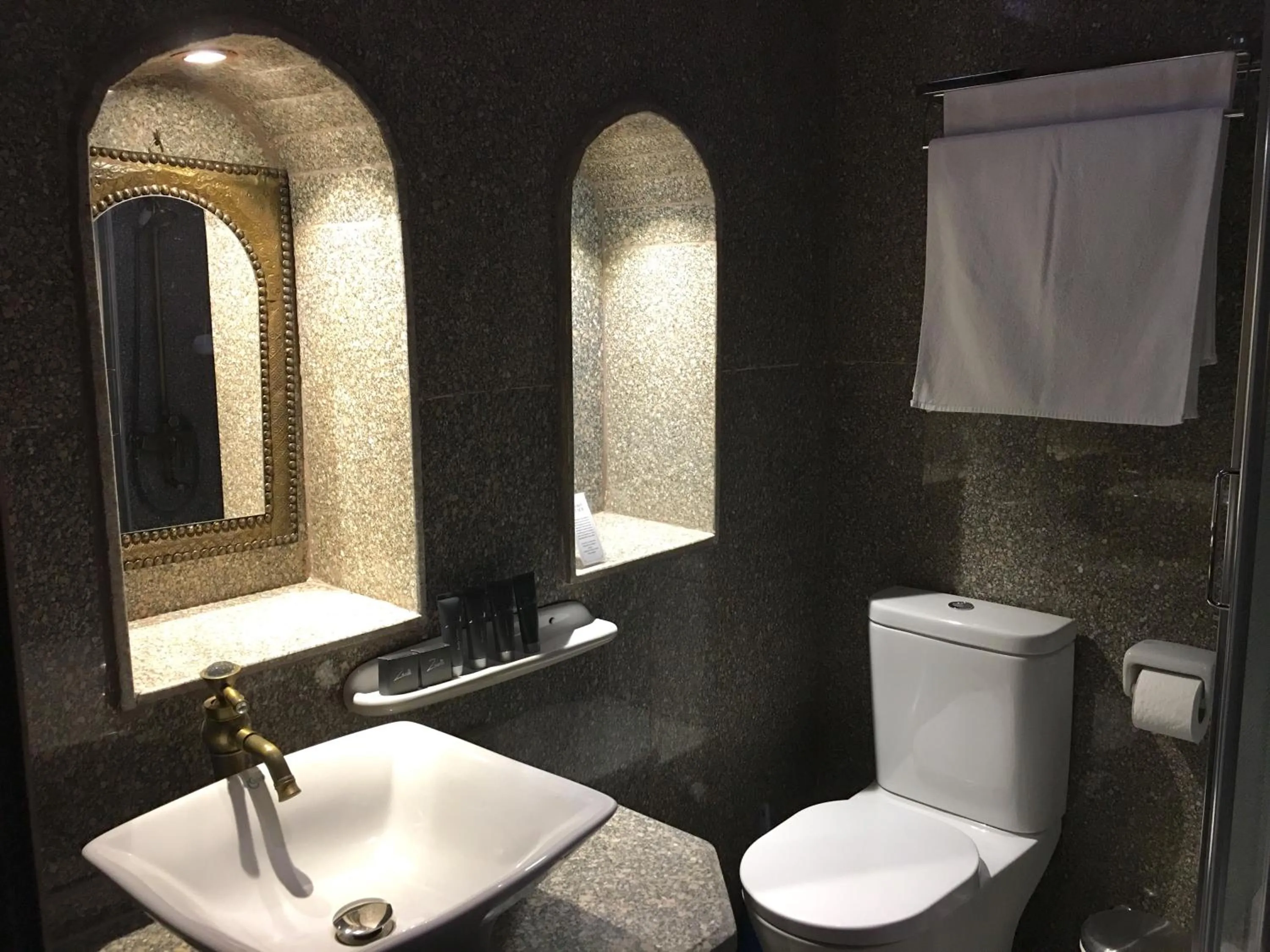 Bathroom in Djorff Palace