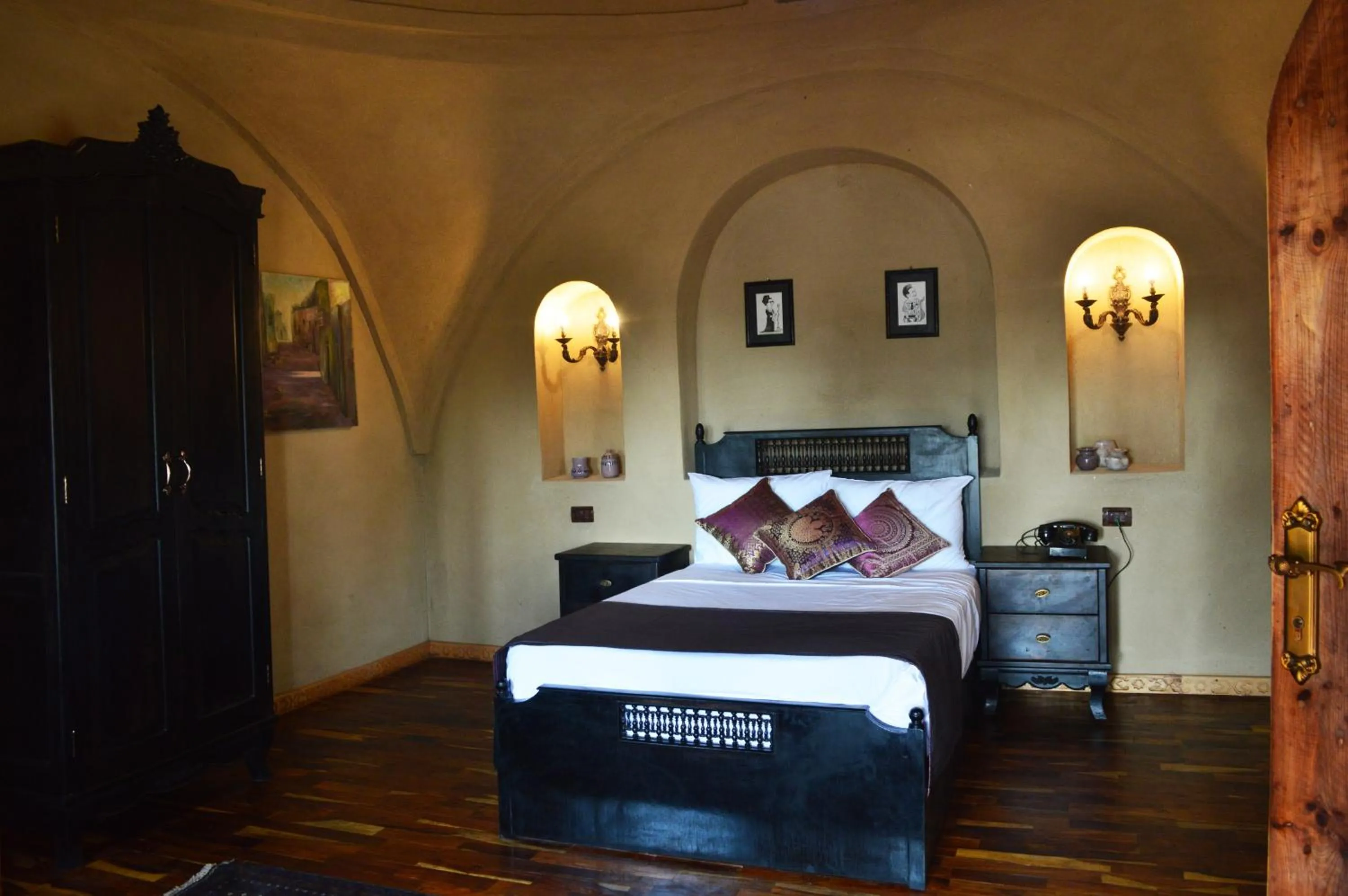 Bedroom, Bed in Djorff Palace