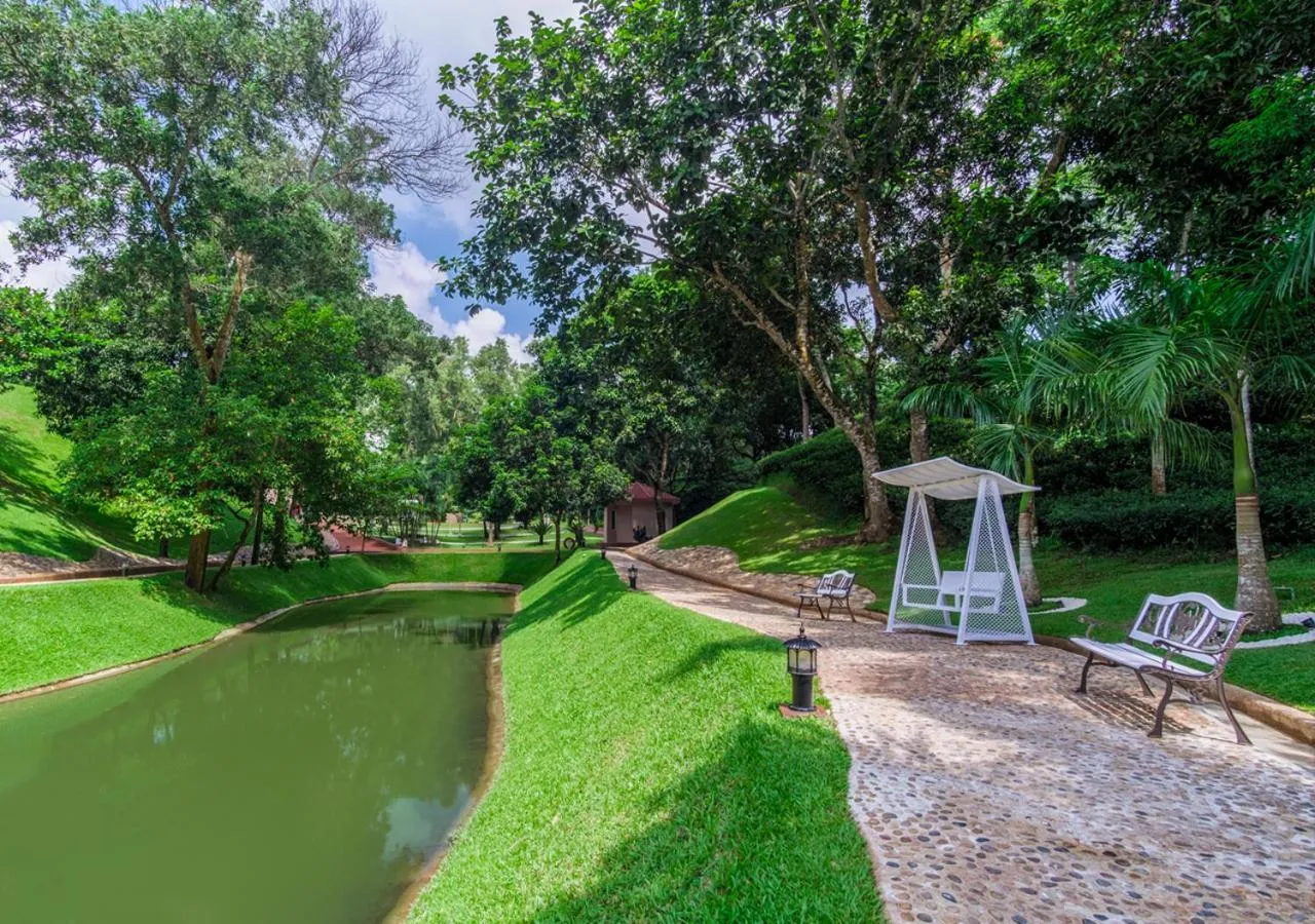 Grand Sultan Tea Resort & Golf