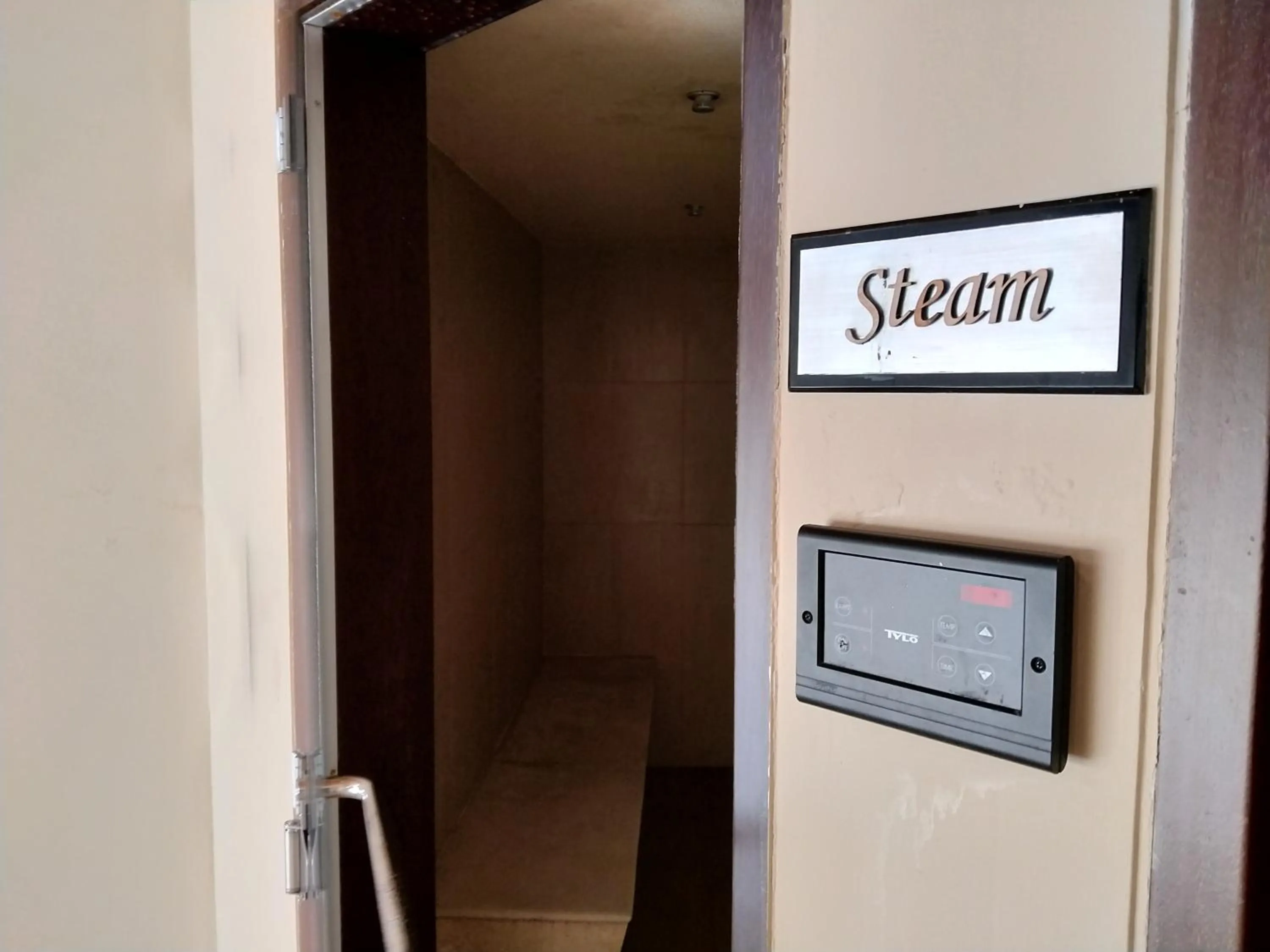 Steam room in Grand Sultan Tea Resort & Golf