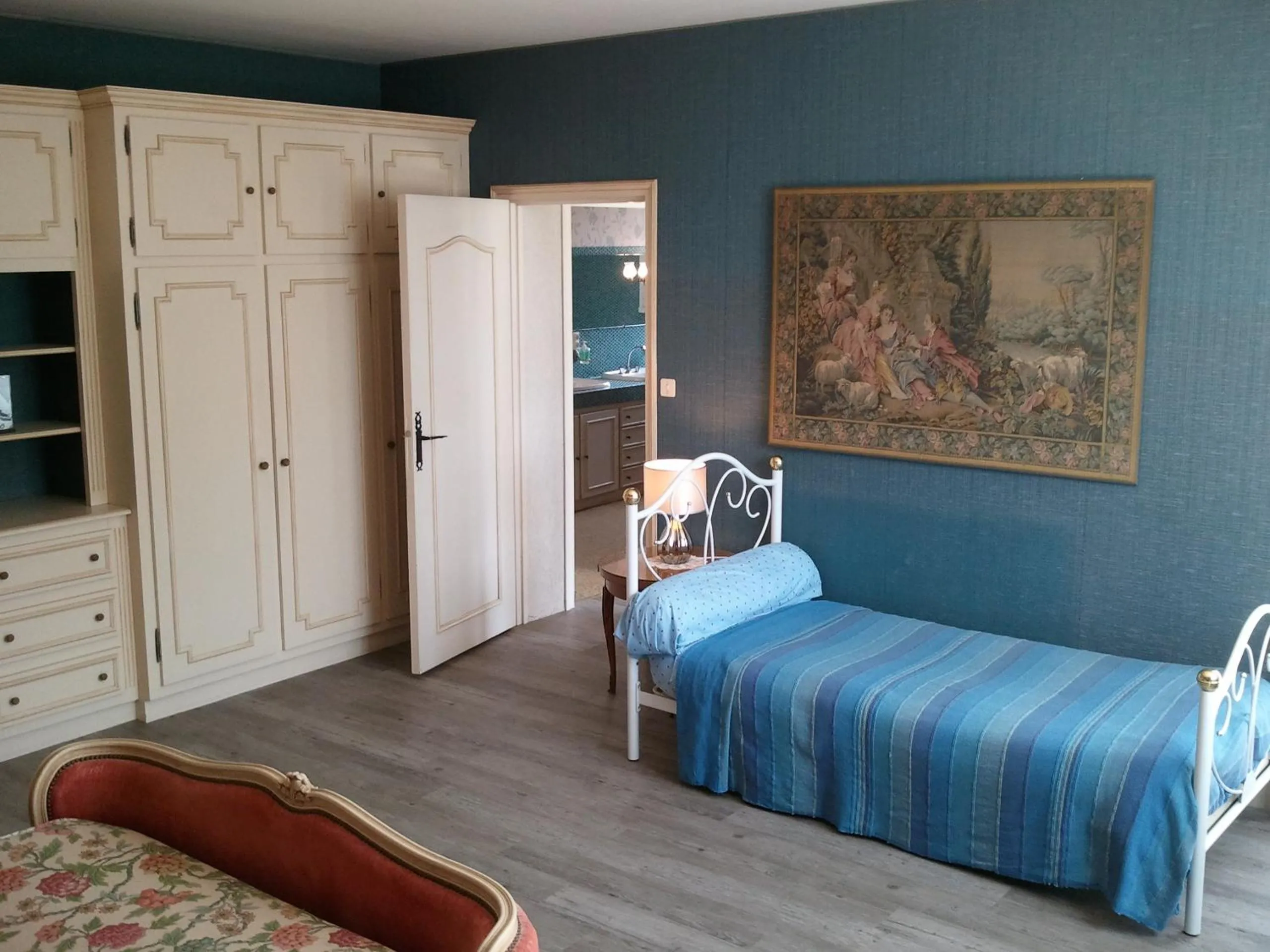 Bedroom, Bed in Mas du Trezon