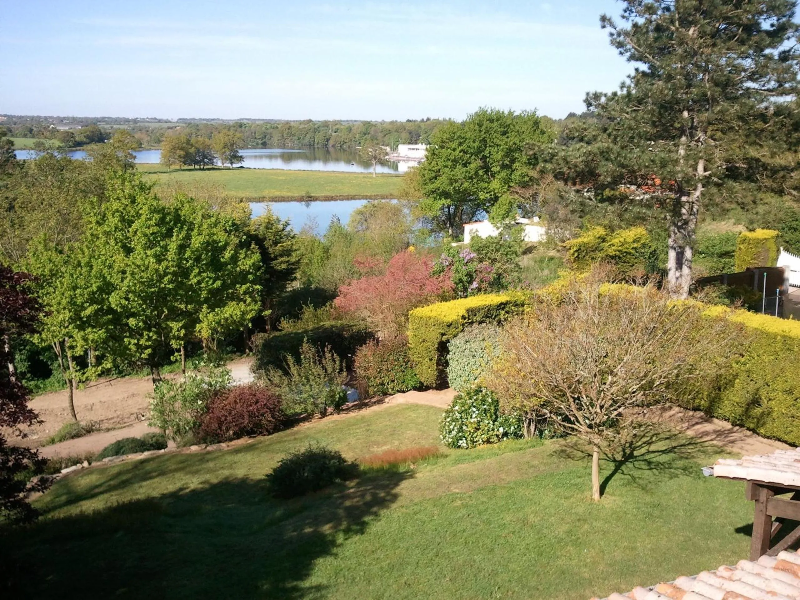Lake view in Mas du Trezon
