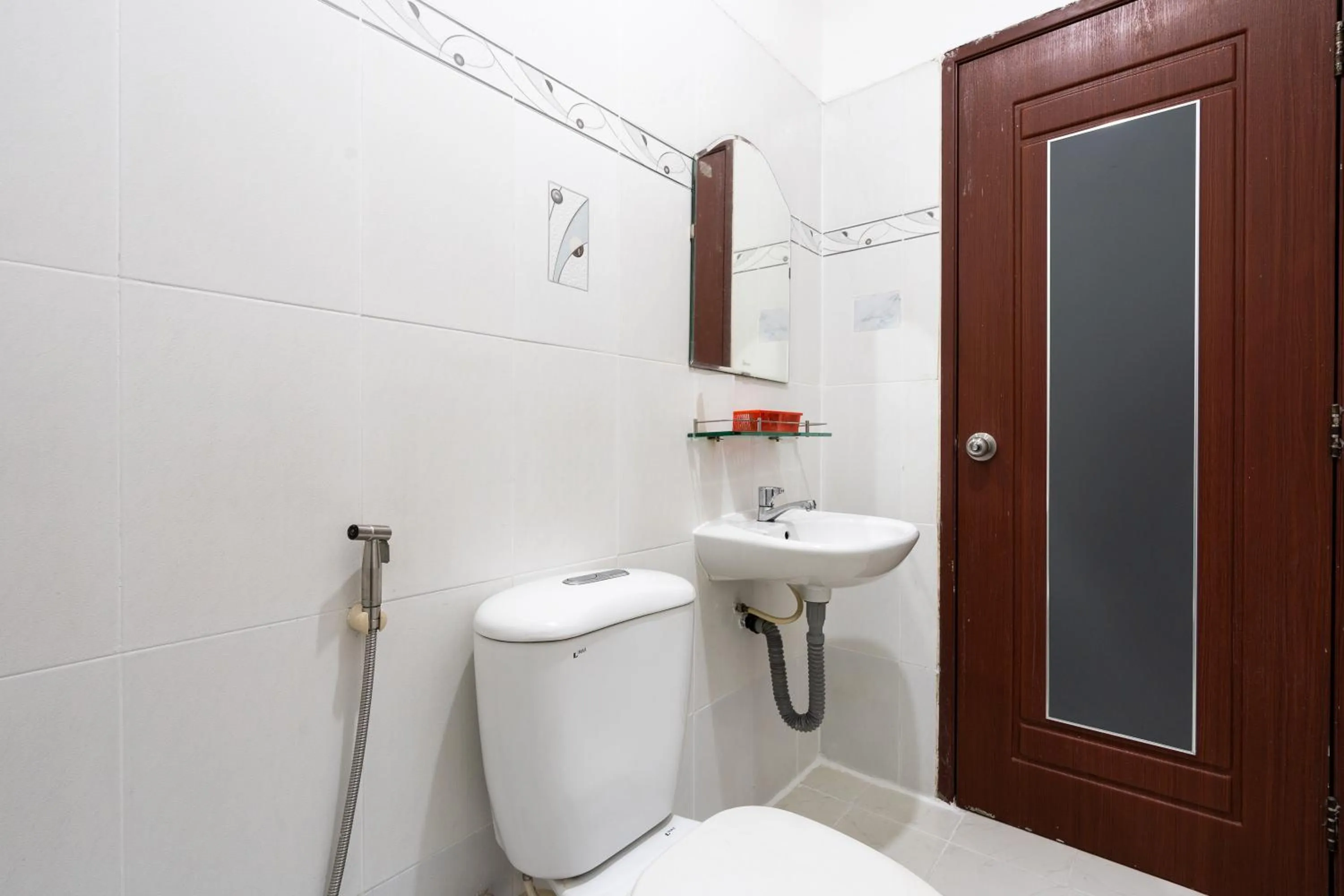 Toilet in Lam Sơn Hotel