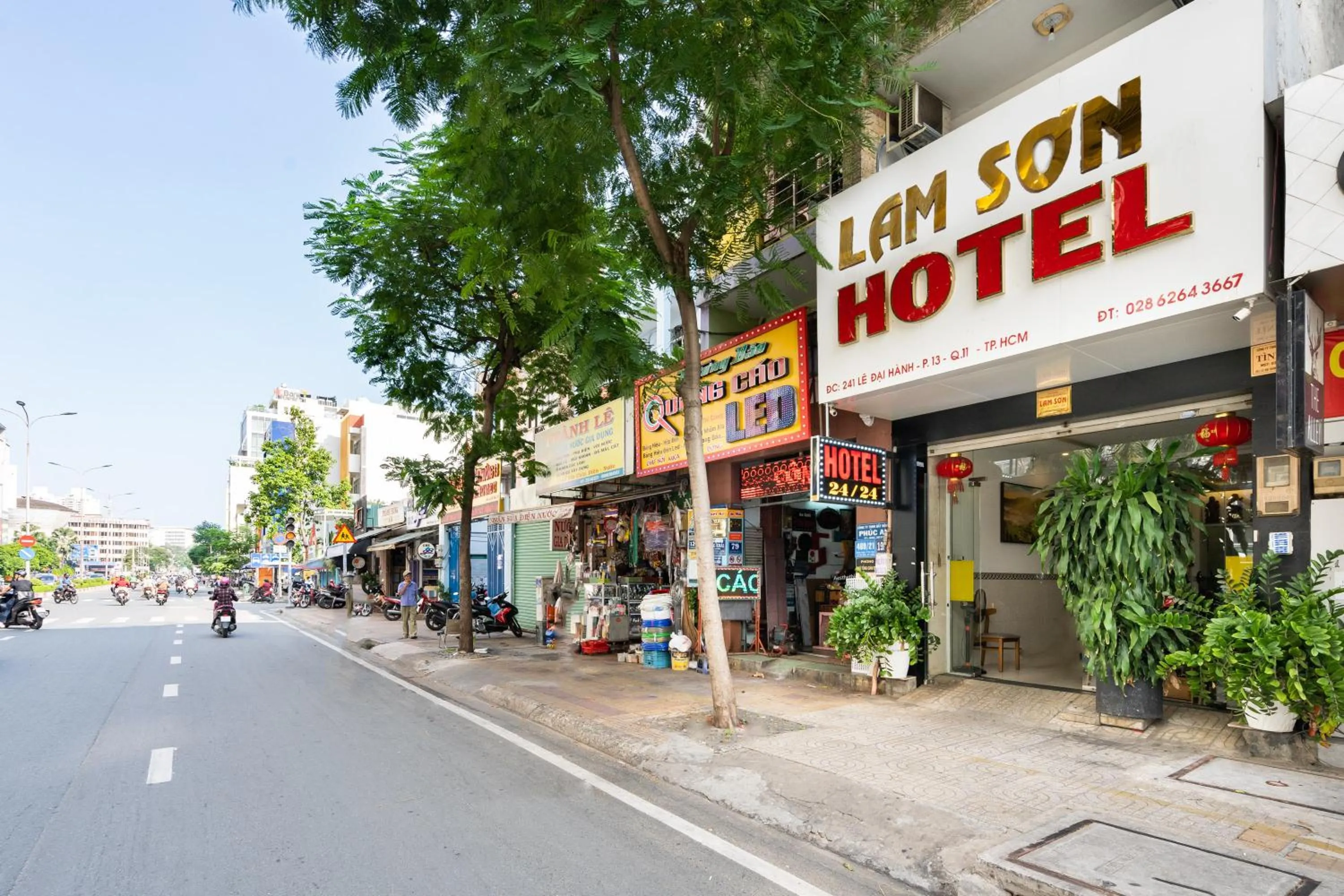 Street view in Lam Sơn Hotel