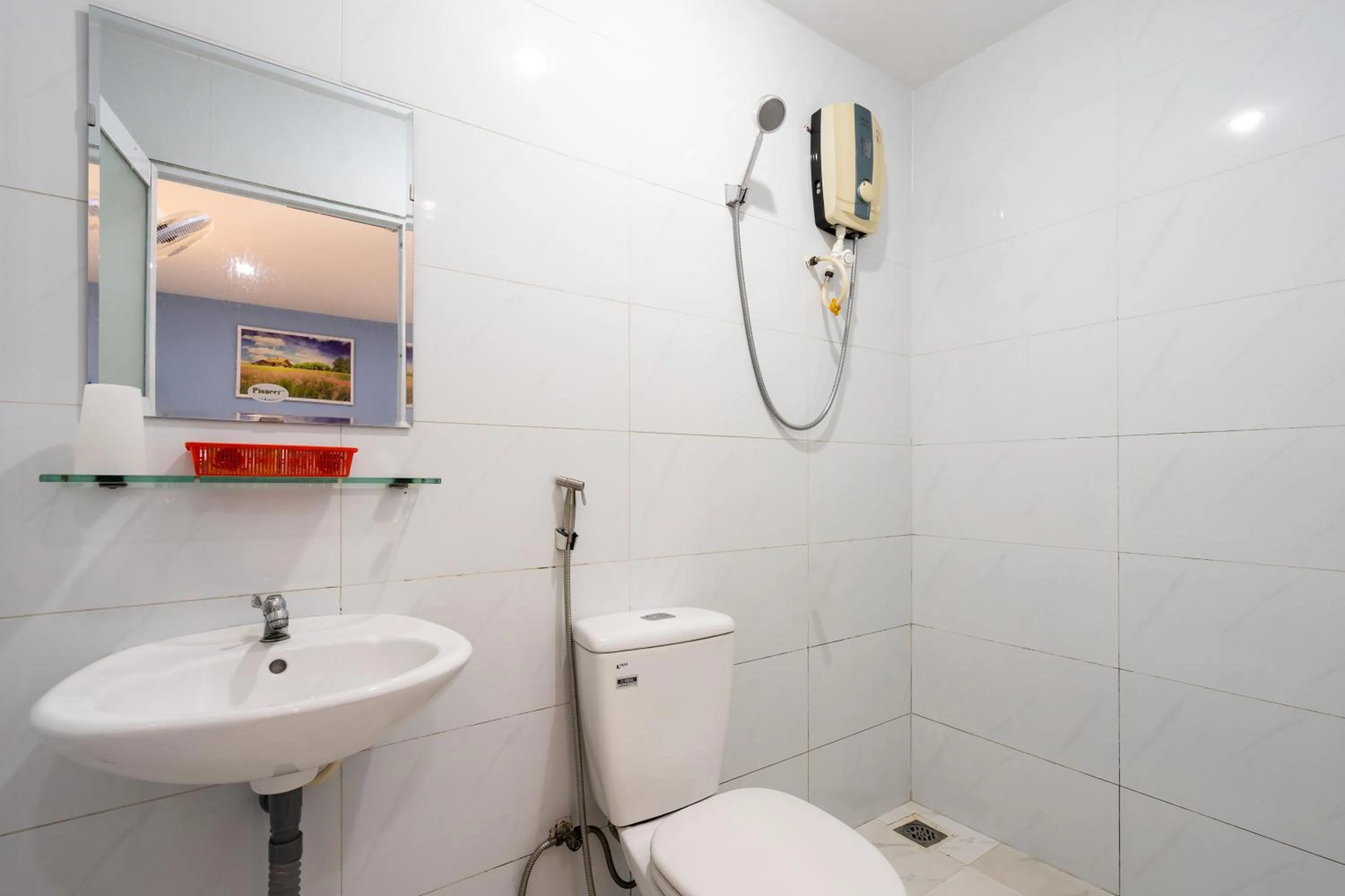 Shower in Lam Sơn Hotel