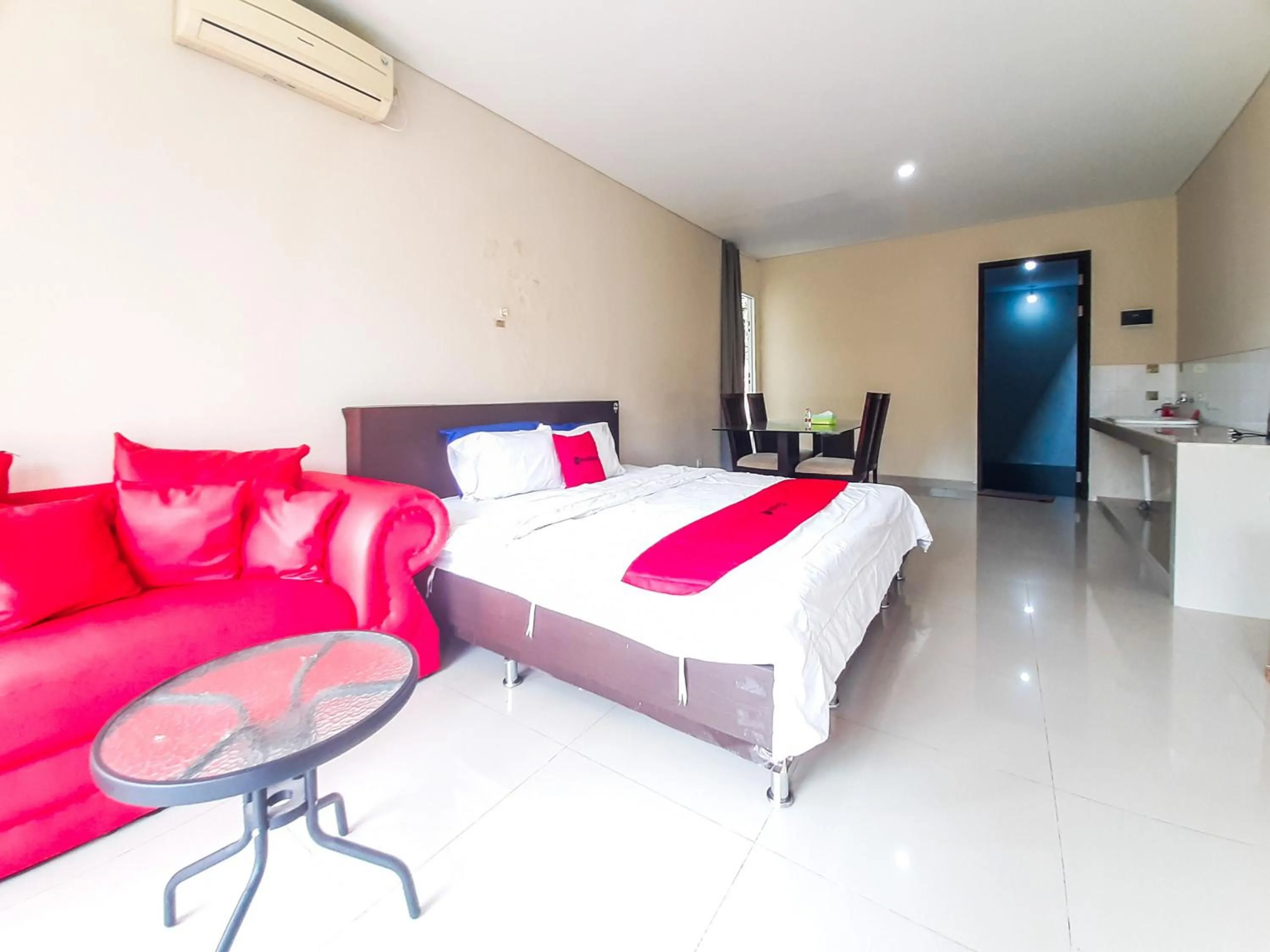 Bedroom in RedDoorz at Villa Taman Dayu Pandaan 2