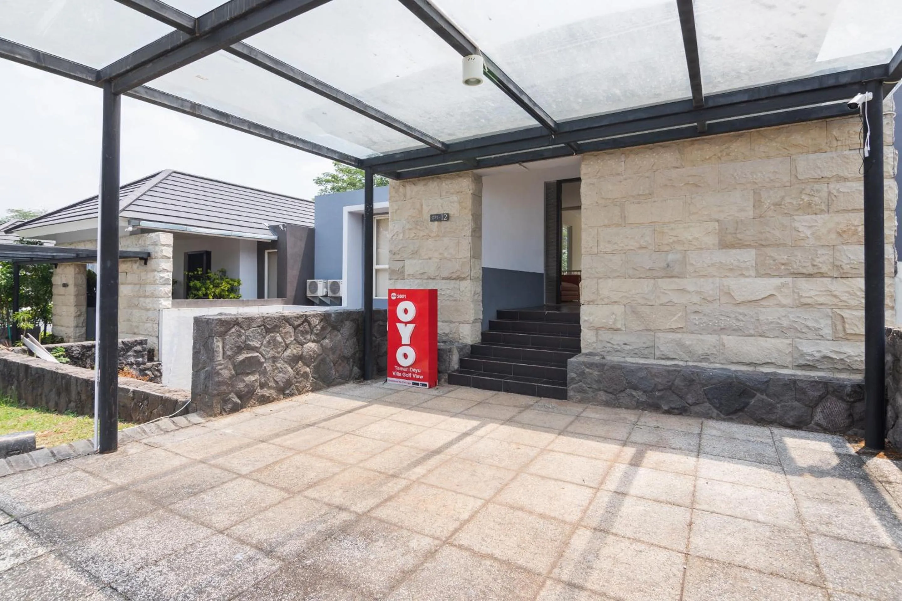 Facade/entrance in OYO 2001 Taman Dayu Villa Golf View