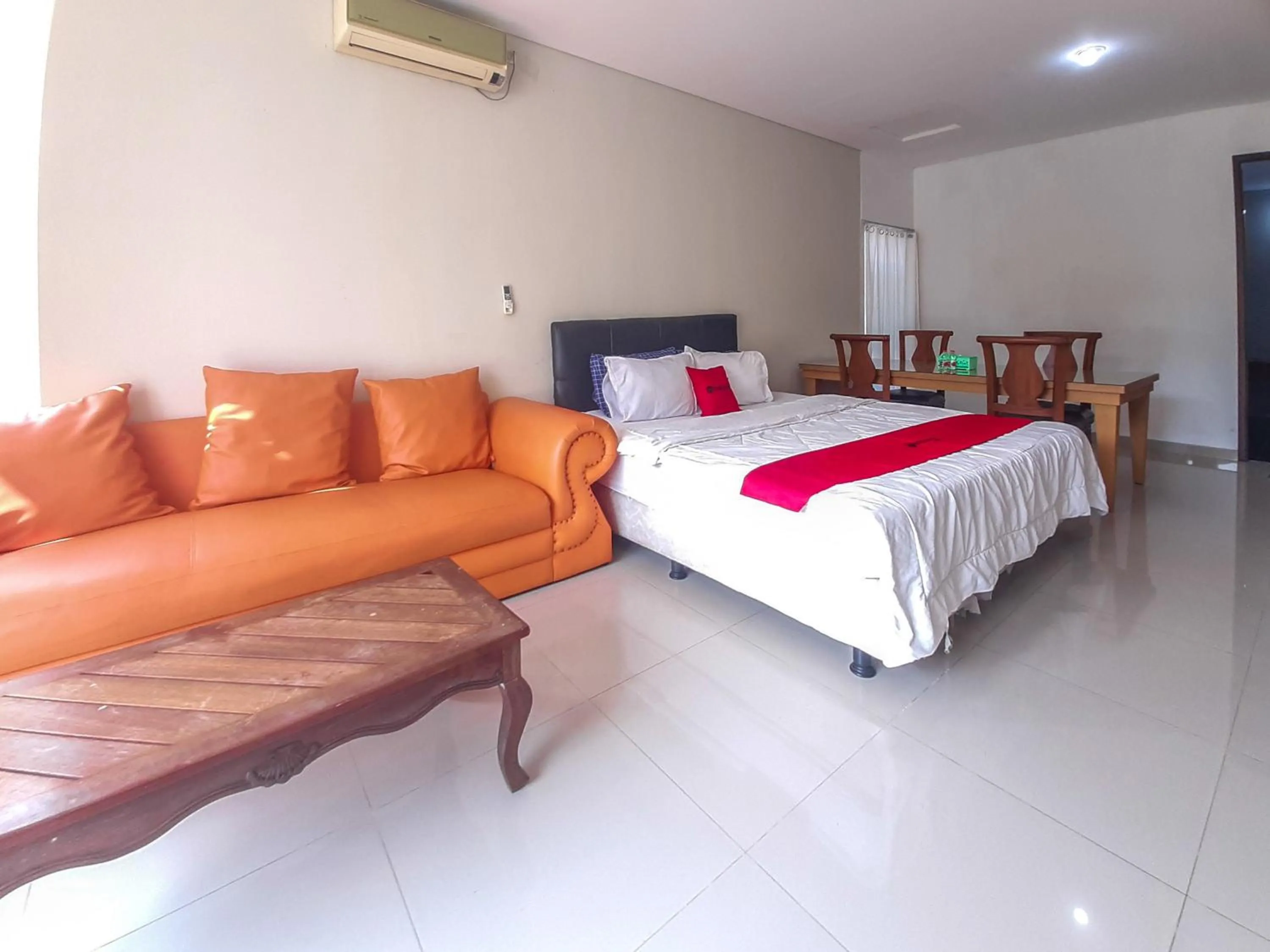 Bedroom in RedDoorz at Villa Taman Dayu Pandaan 2