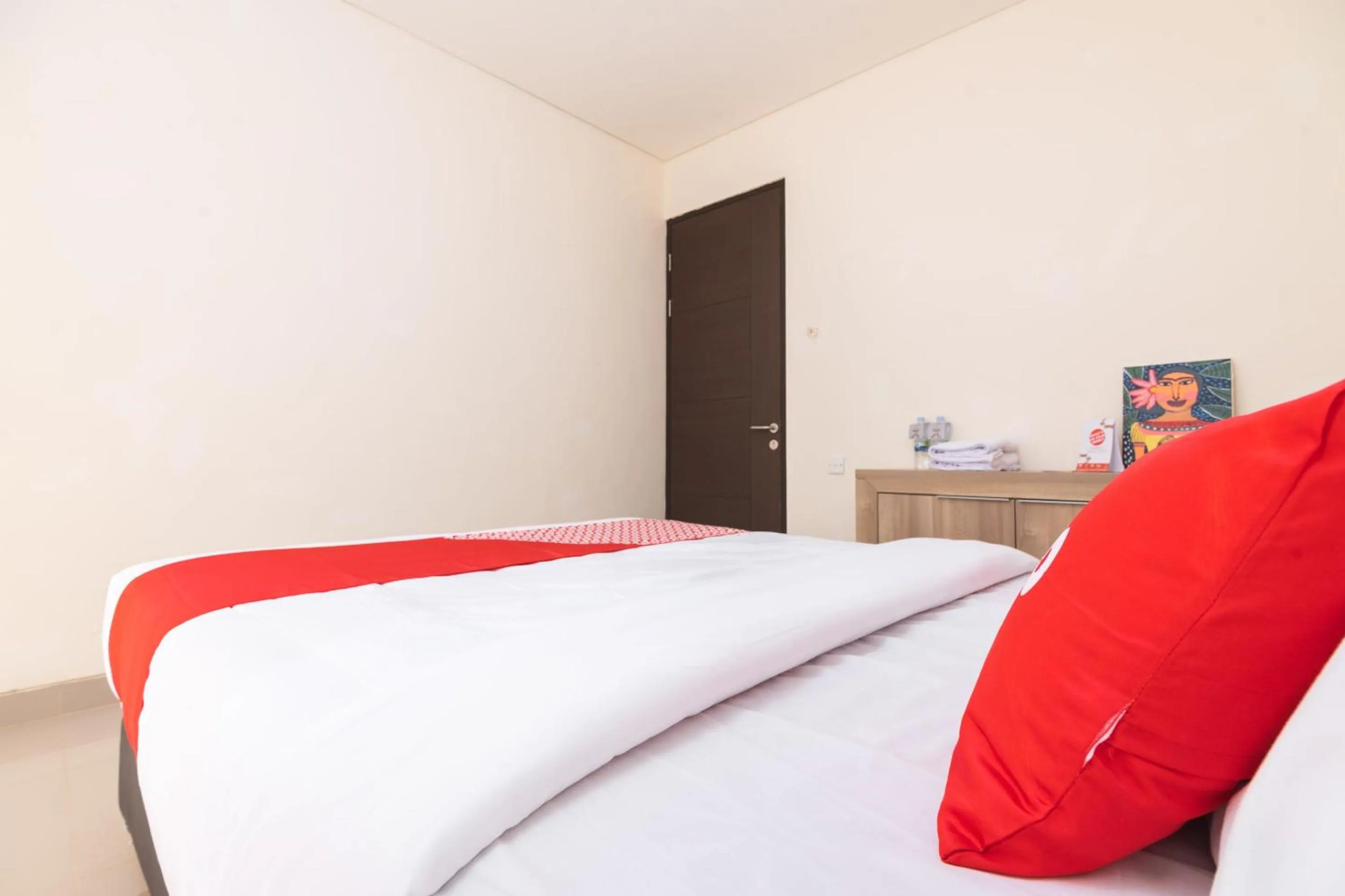 Bedroom, Bed in OYO 2001 Taman Dayu Villa Golf View