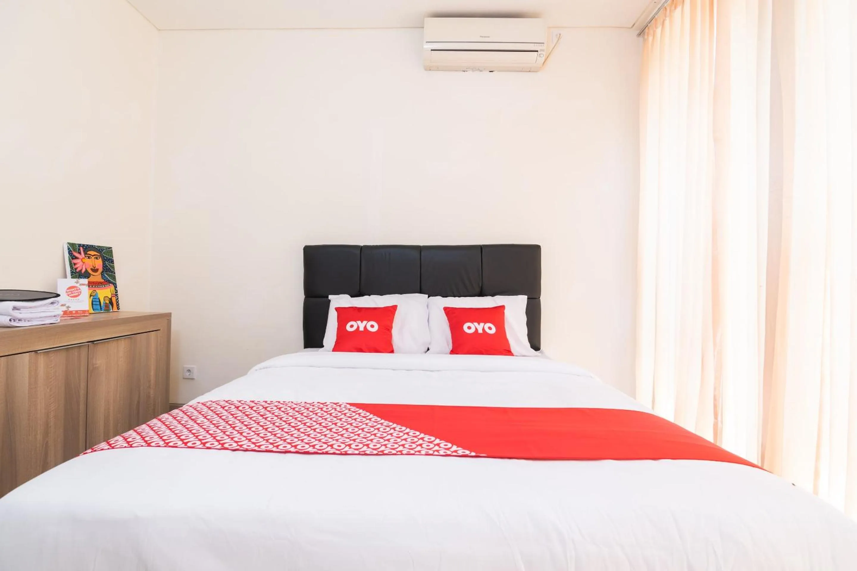 Bedroom, Bed in OYO 2001 Taman Dayu Villa Golf View