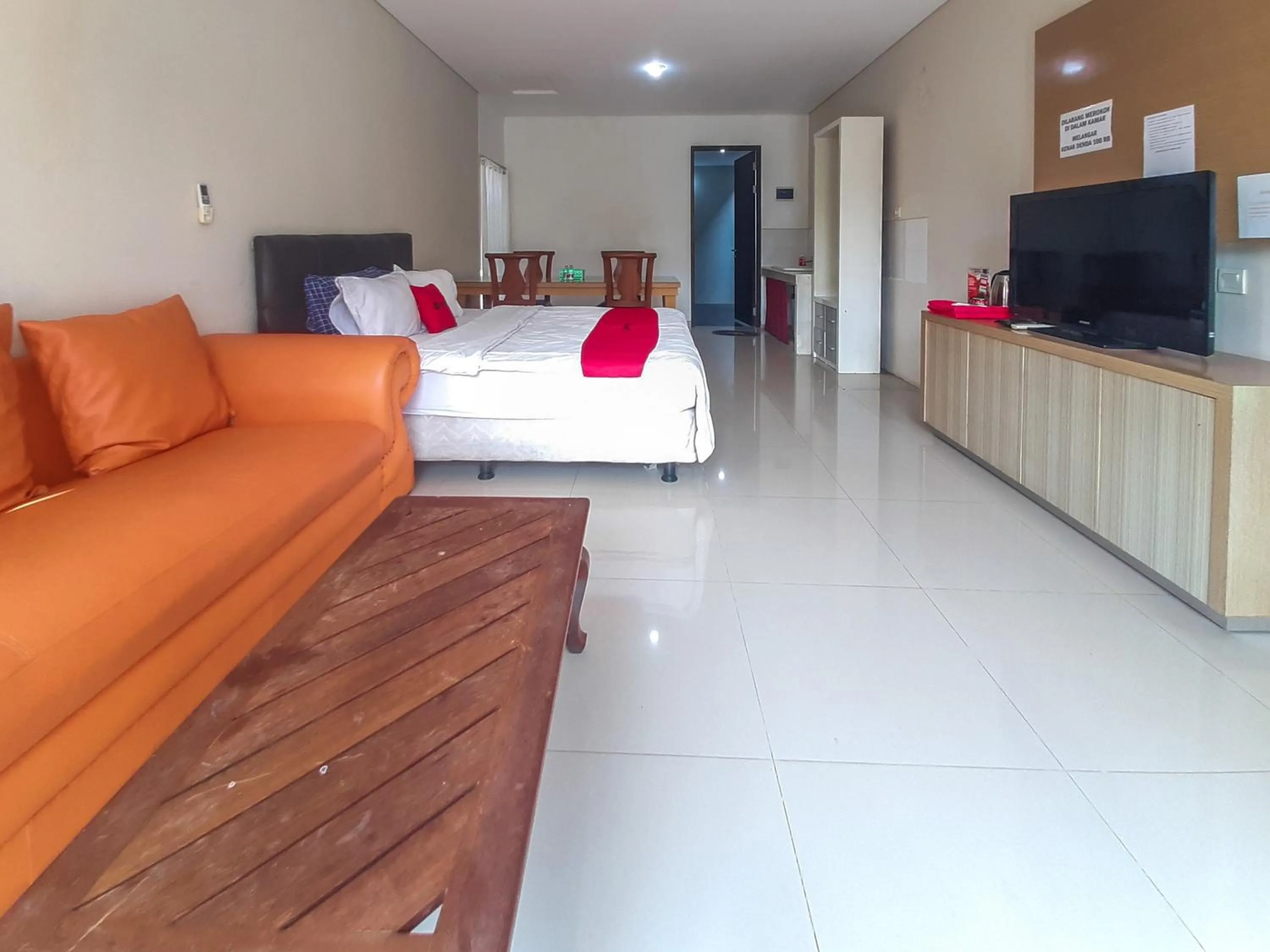 Bedroom in RedDoorz at Villa Taman Dayu Pandaan 2