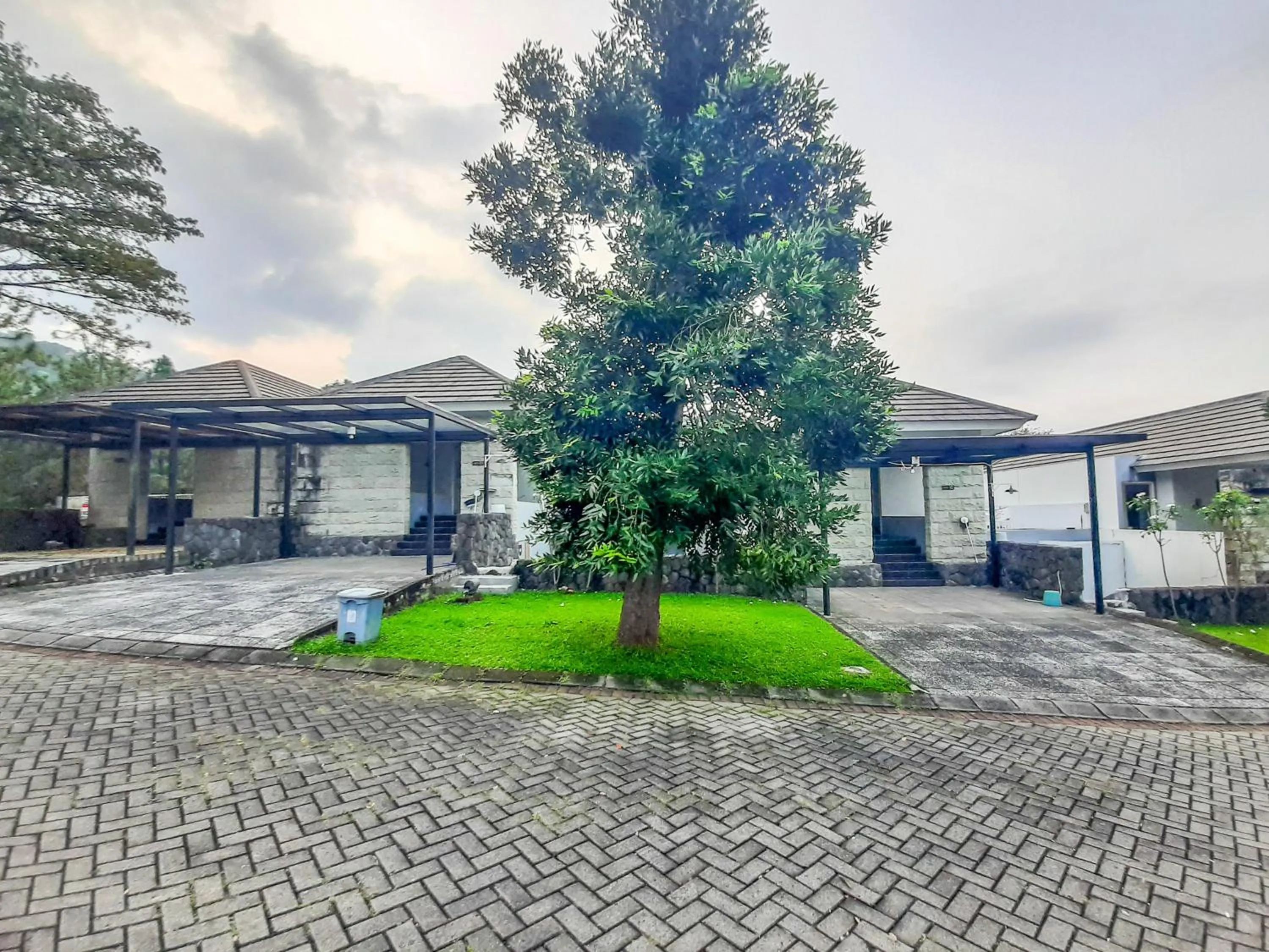 Property building in RedDoorz at Villa Taman Dayu Pandaan 2