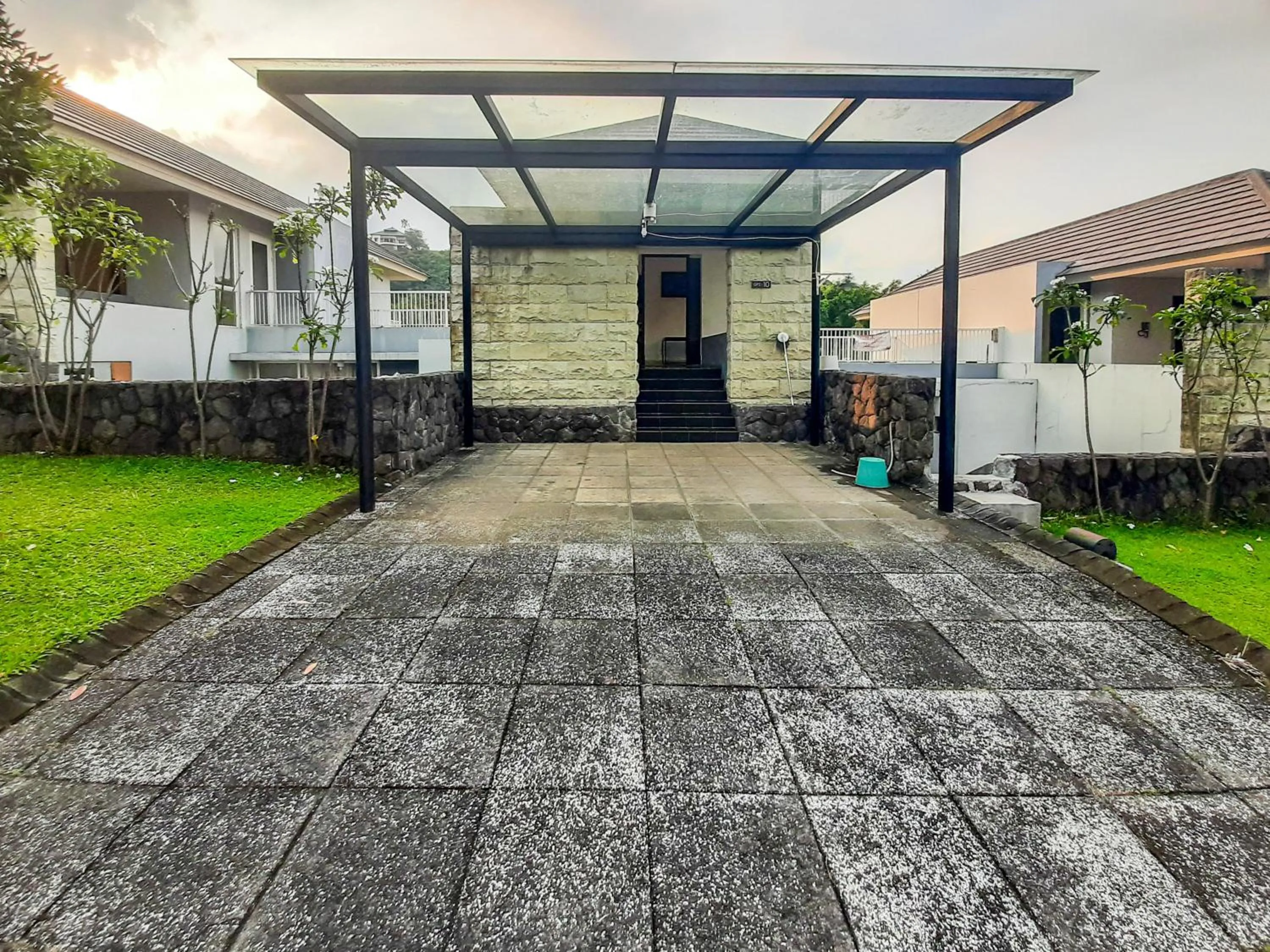 Property building in RedDoorz at Villa Taman Dayu Pandaan 2