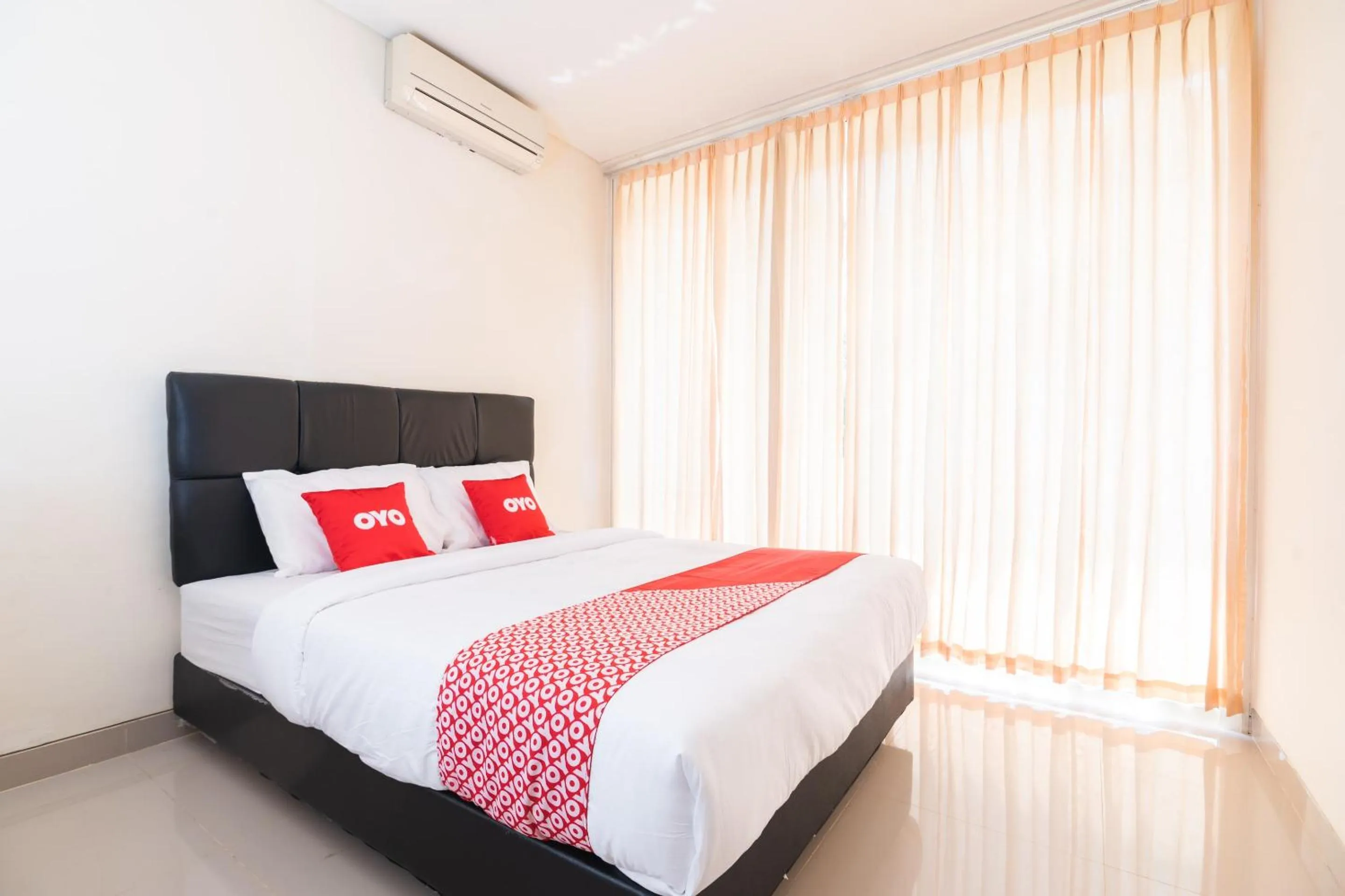 Bedroom, Bed in OYO 2001 Taman Dayu Villa Golf View