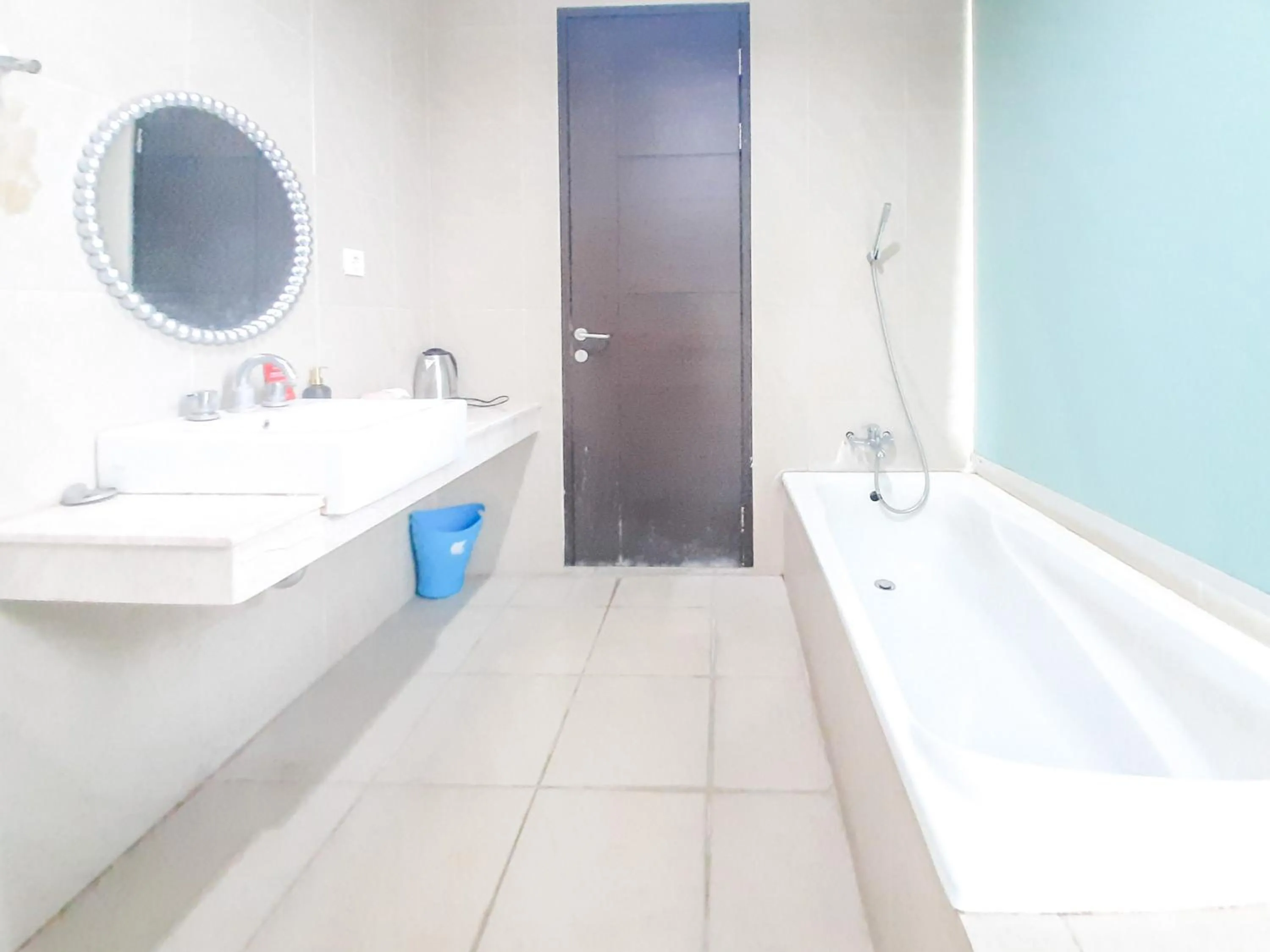 Bathroom in RedDoorz at Villa Taman Dayu Pandaan 2