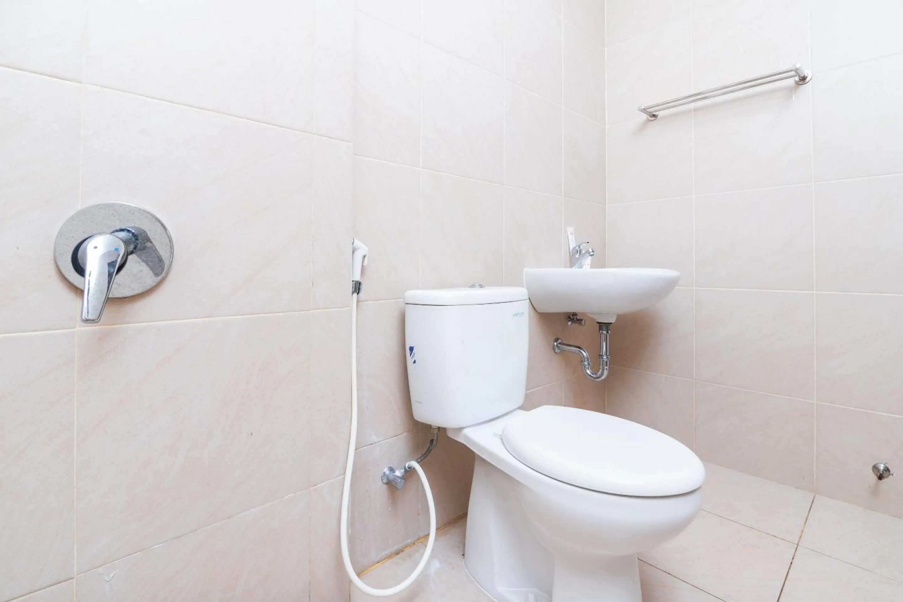 Bathroom in OYO 2001 Taman Dayu Villa Golf View