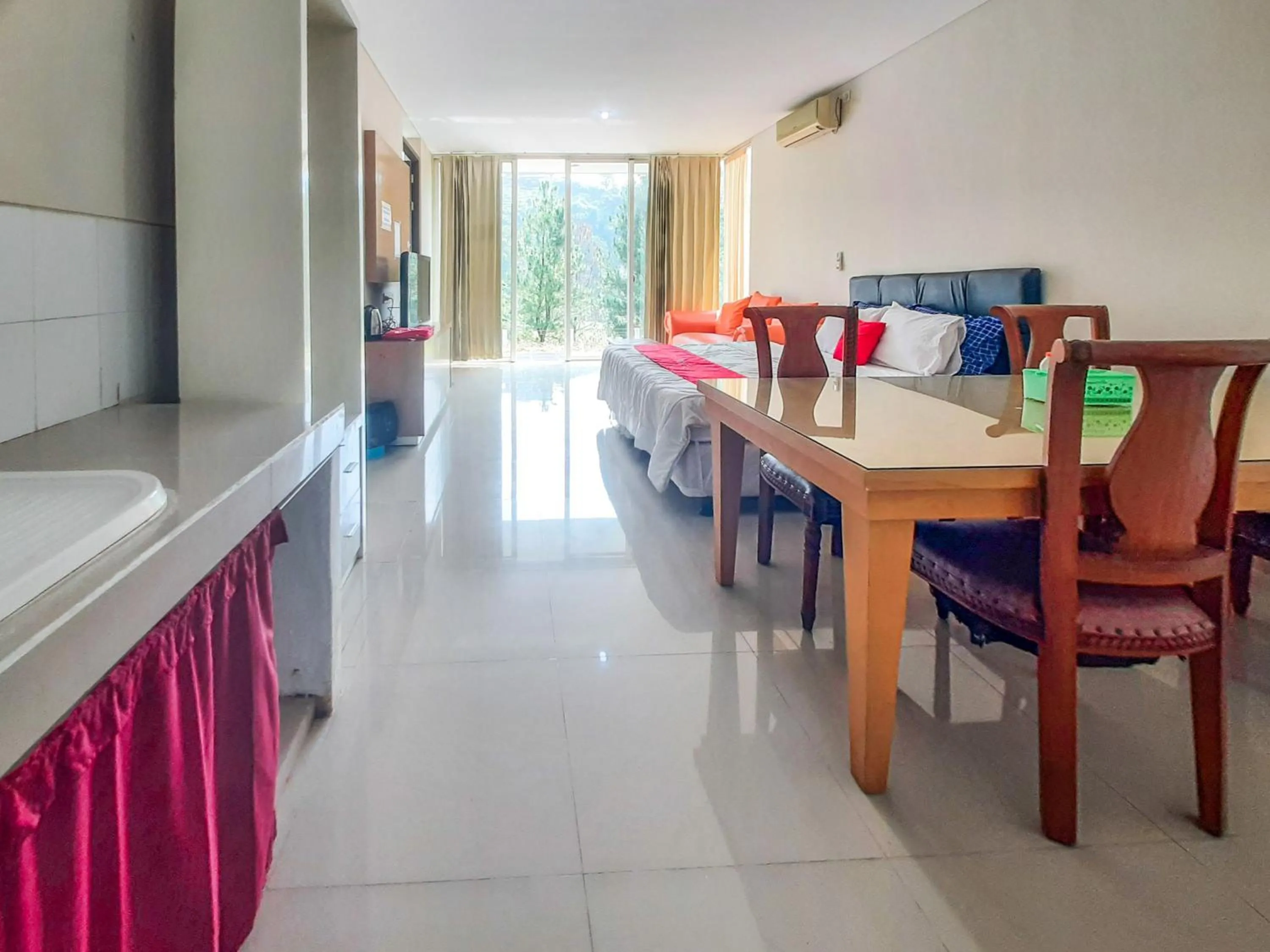 Bedroom in RedDoorz at Villa Taman Dayu Pandaan 2