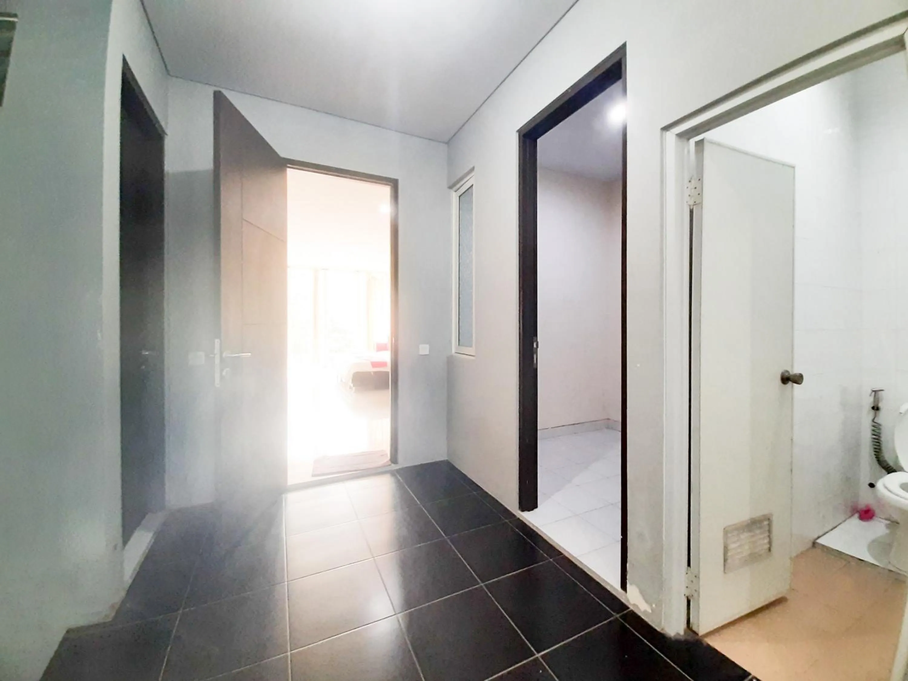 Bathroom in RedDoorz at Villa Taman Dayu Pandaan 2